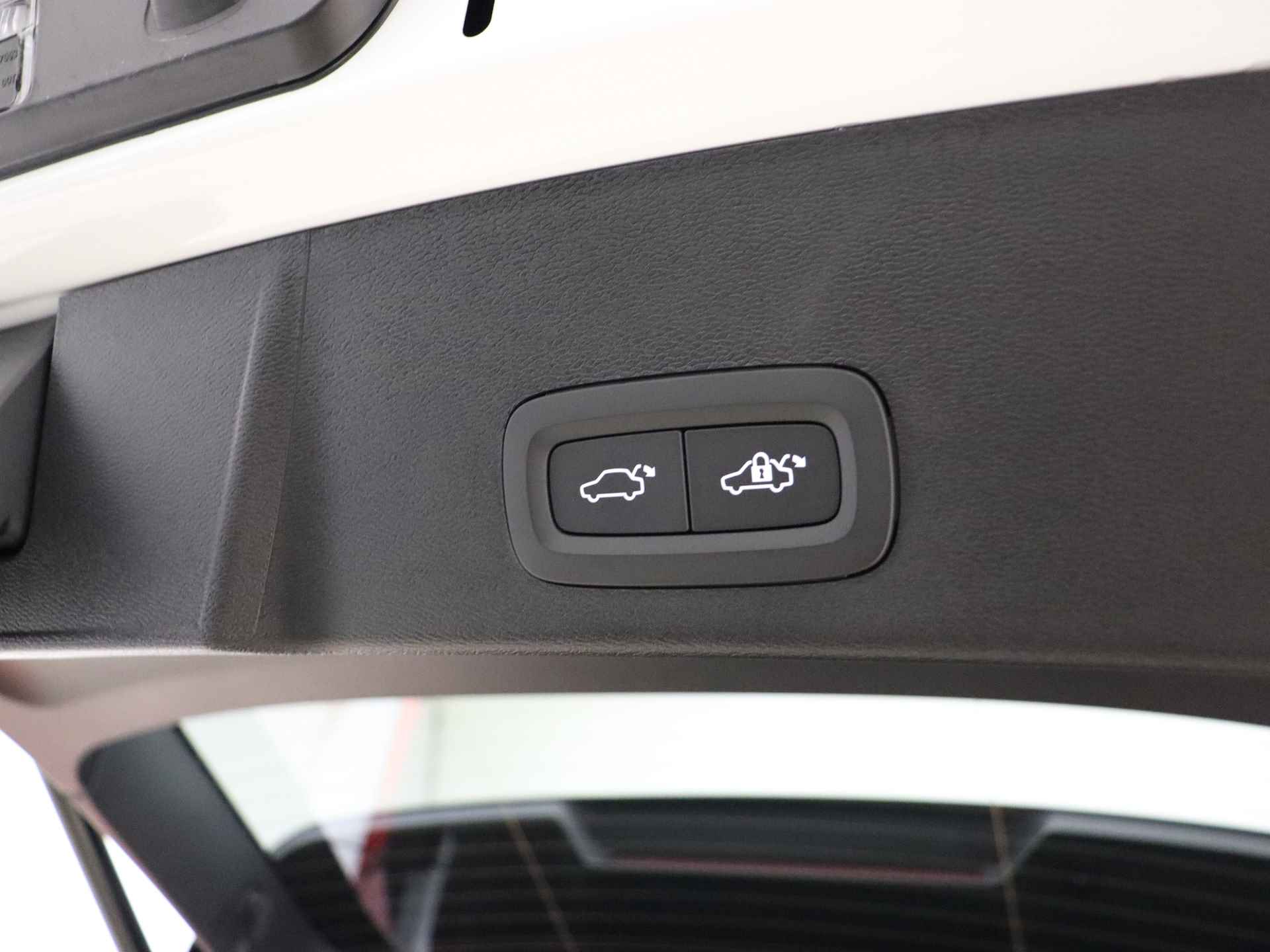 Volvo XC40 Recharge 231pk Ultimate / 1e Eig. / Panoramadak / 360 Camera / Elektr. Stoelen / H&K Audio / ACC / Keyless / BLIS / Stoel + Stuurw. Verwarming / - 16/43