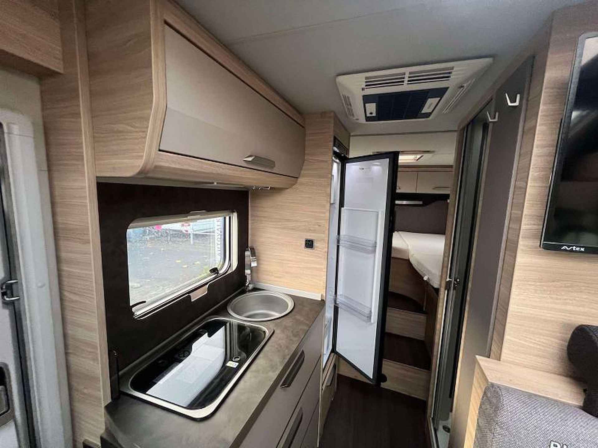 Knaus Van TI Plus 650 MEG Platinum Selection - 10/16