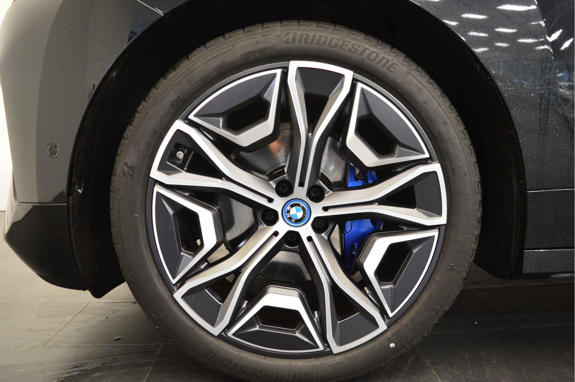 BMW iX xDrive40 High Executive / Sportpakket / Panoramasdak Sky Lounge / Trekhaak / Soft Close / Multifunctionele Stoelen / Parking Assistant Plus - 6/27