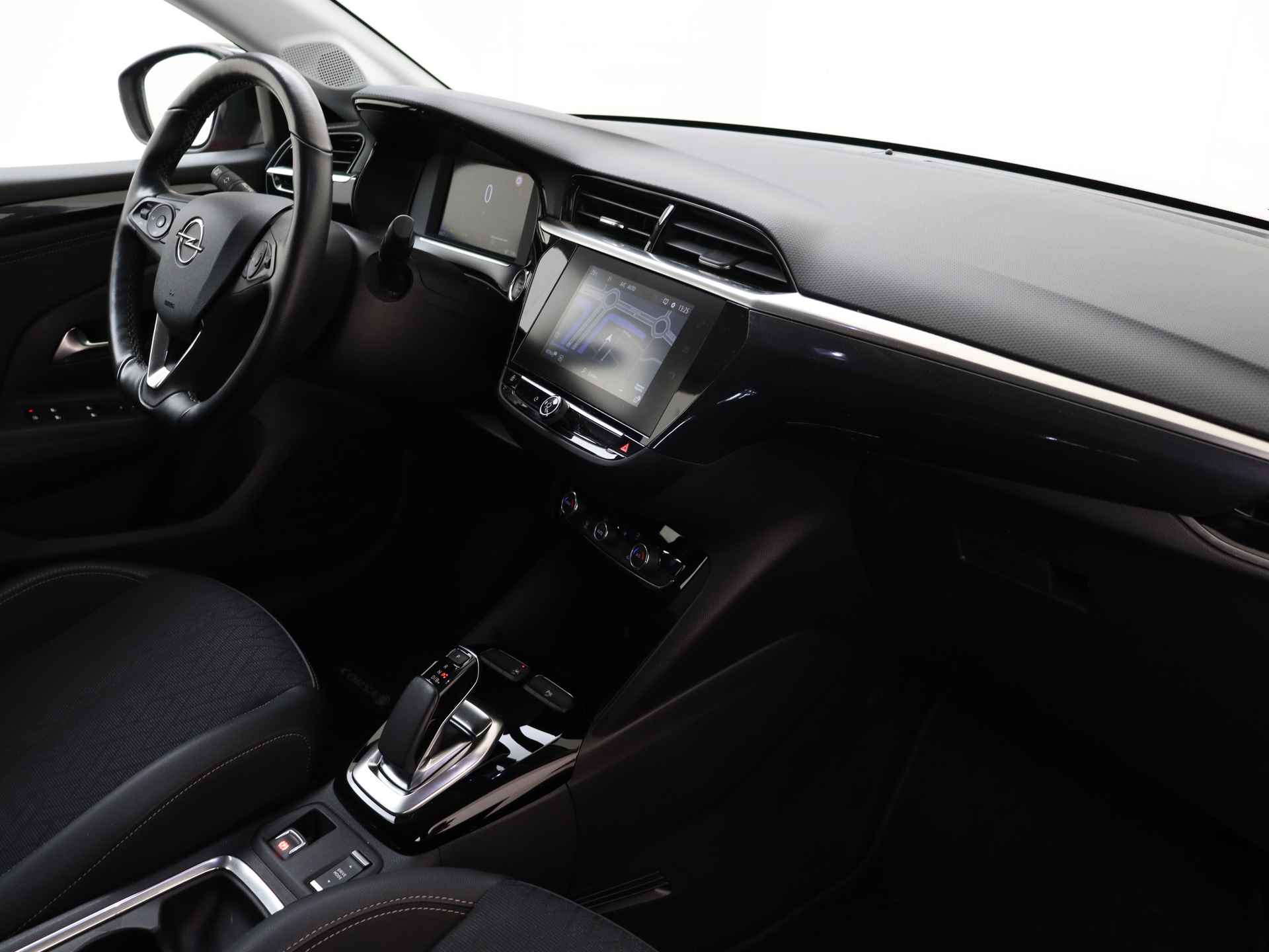 Opel CORSA-E Elegance 50 kWh | Navigatie | 3-Fase | PDC achter | Stoel + Stuurverwarming | BTW | - 25/44