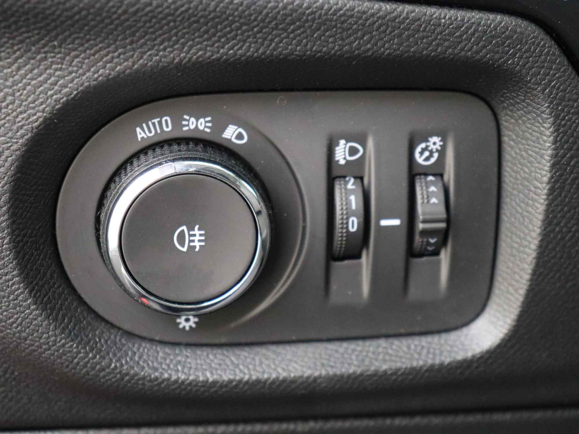 Opel CORSA-E Elegance 50 kWh | Navigatie | 3-Fase | PDC achter | Stoel + Stuurverwarming | BTW | - 28/44