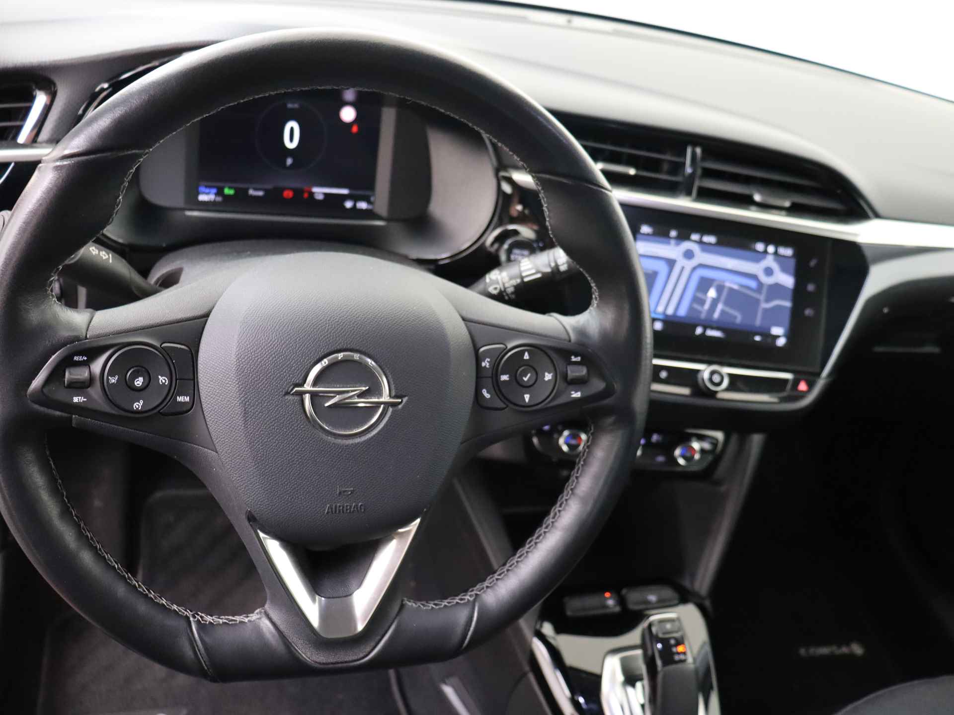 Opel CORSA-E Elegance 50 kWh | Navigatie | 3-Fase | PDC achter | Stoel + Stuurverwarming | BTW | - 40/44