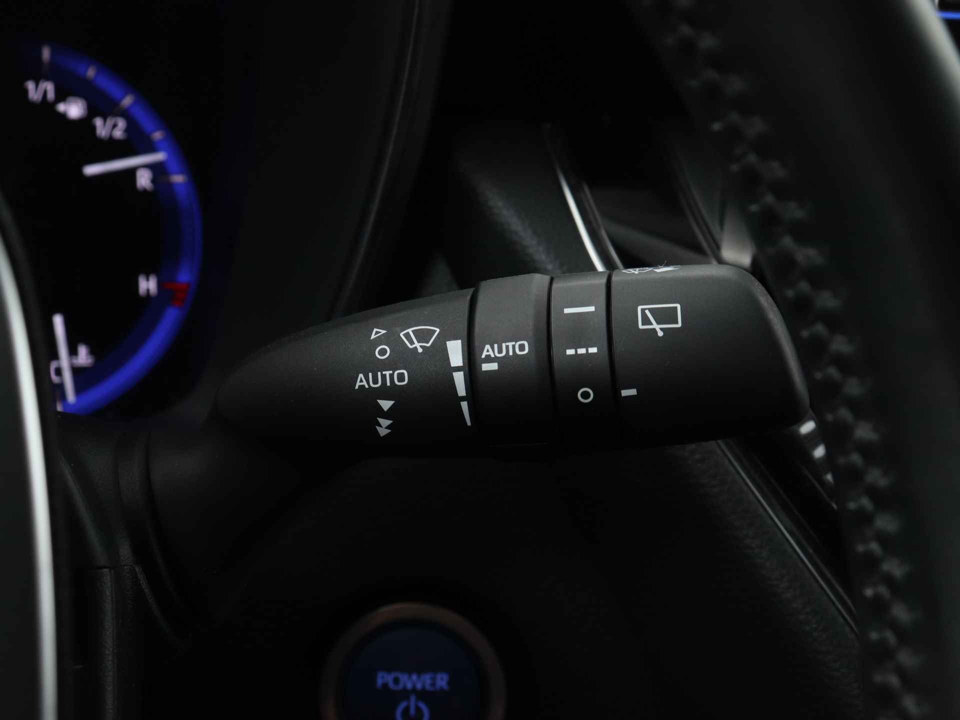 Toyota Corolla Touring Sports 2.0 Hybrid Style Limited | Winter Pack | Navigatie | Dodehoek detectie | Parkeersensoren | - 25/43