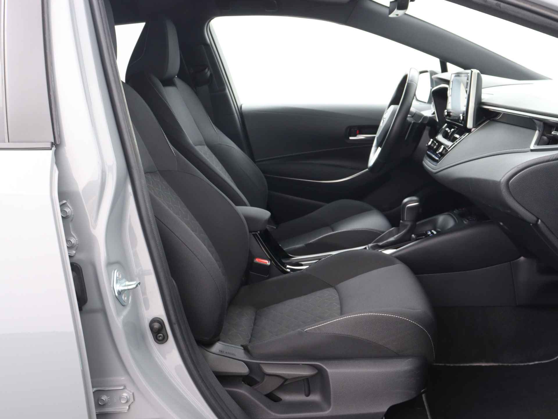 Toyota Corolla Touring Sports 2.0 Hybrid Style Limited | Winter Pack | Navigatie | Dodehoek detectie | Parkeersensoren | - 31/43