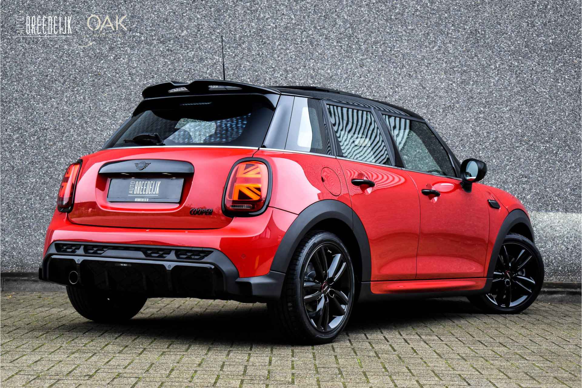 MINI Mini 1.5 Cooper Aut. | JCW-Trim | Navigatie | Panorama | Leder/Alcantara | Camera | 17"LM | Chili Red - 2/27