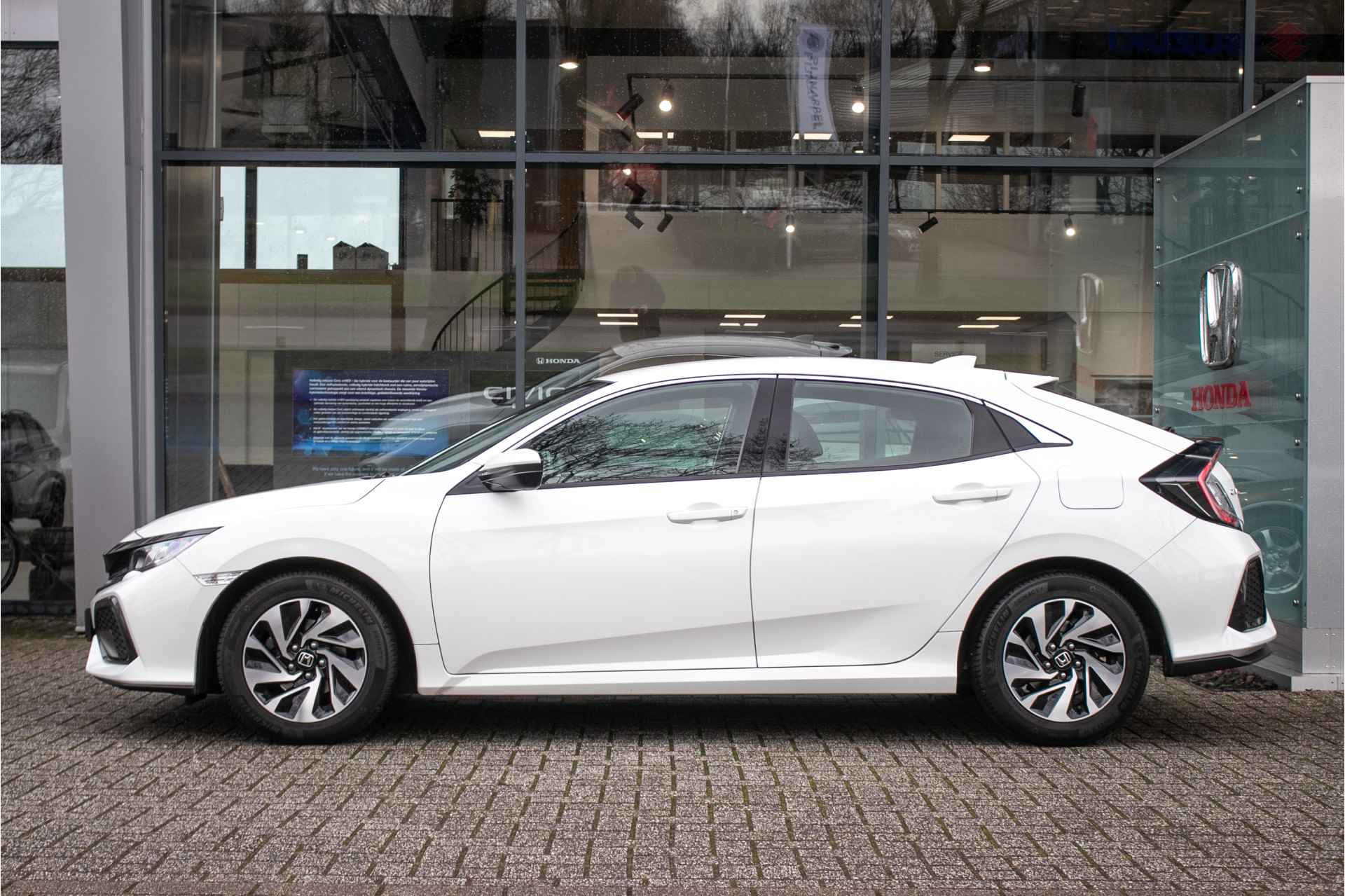 Honda Civic 1.0 i-VTEC Comfort Automaat -All in rijklaarprijs | 1e Eig | Dealer ond. | Navi/Camera - 2/39