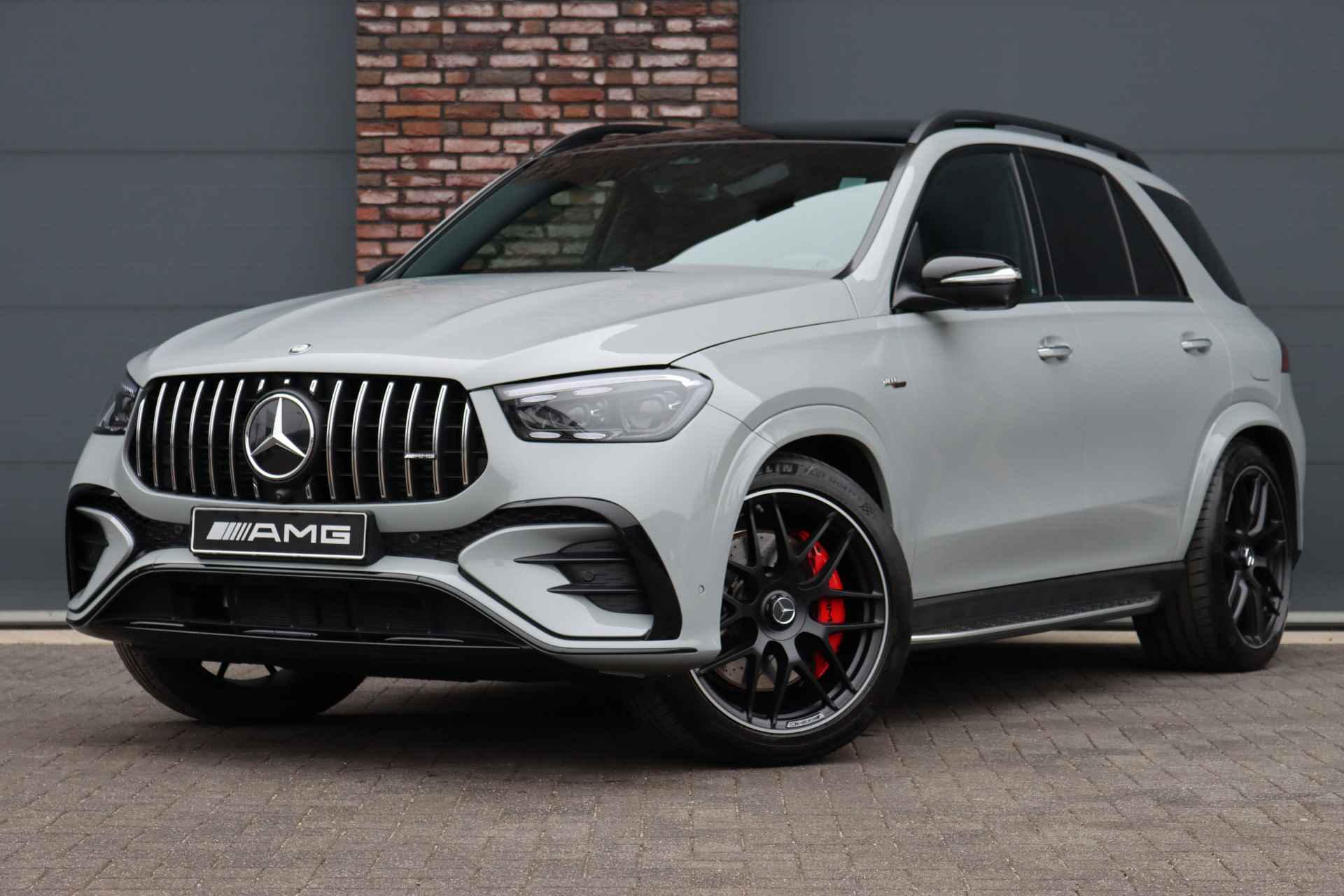 Mercedes-Benz GLE AMG 53 Hybrid Premium+ 4MATIC+ Aut9 | Luchtvering | Distronic Pro | Memory | Trekhaak | Stoelventilatie | HUD | Verwarmd Stuurwiel | Burmester | Soft-Close | Exclusief Leder | Vlakkenverwarming |