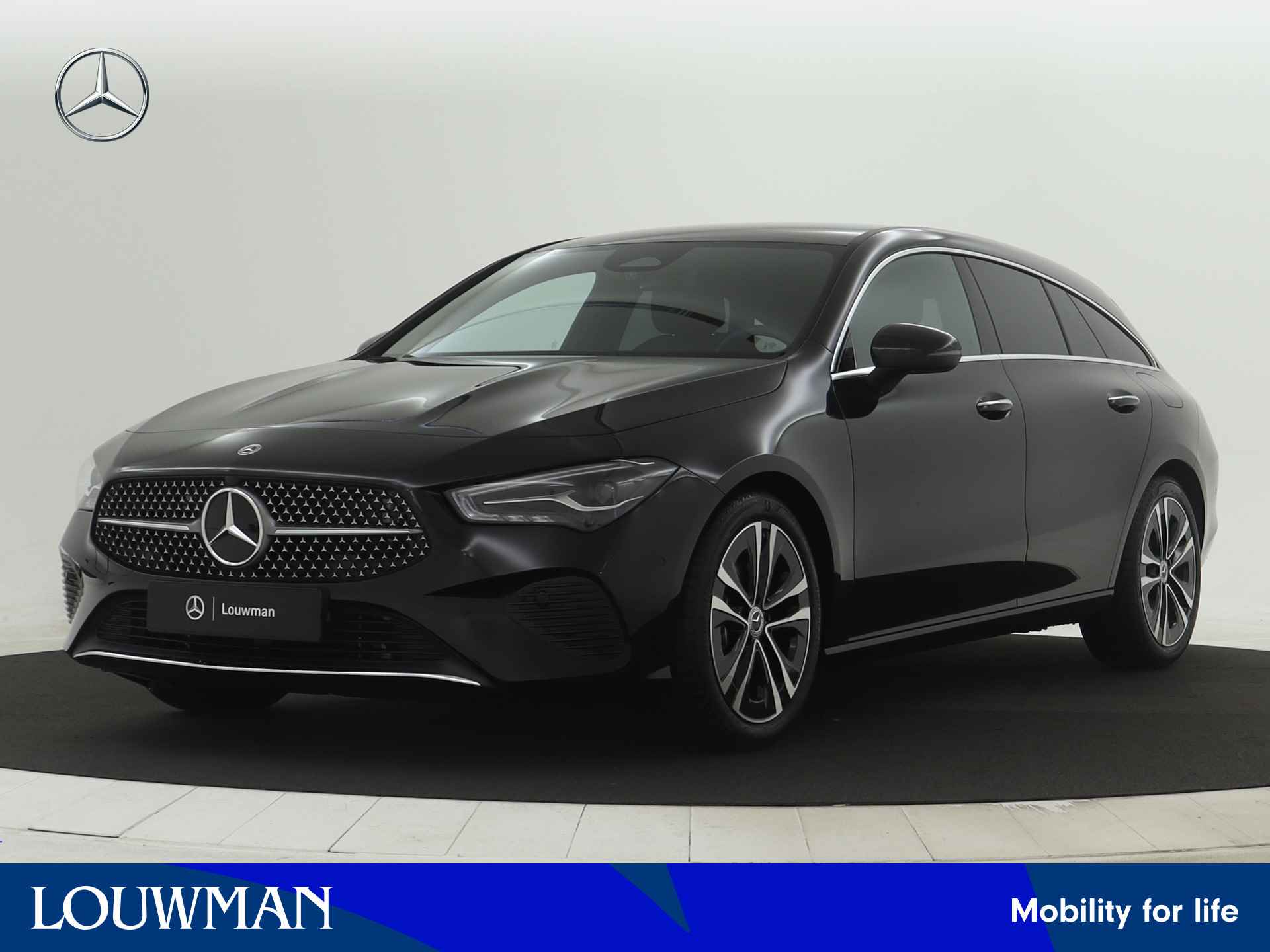 Mercedes-Benz CLA-Klasse Shooting Brake 180 Star Edition Luxury Line | Trekhaak | USB pakket plus | Sfeerverlichting | Verwarmde stoelen vooraan | Parkeerpakket met achteruitrijcamera | KEYLESS GO-comfortpakket | Draadloos oplaadsysteem voor smartphone | - 1/39