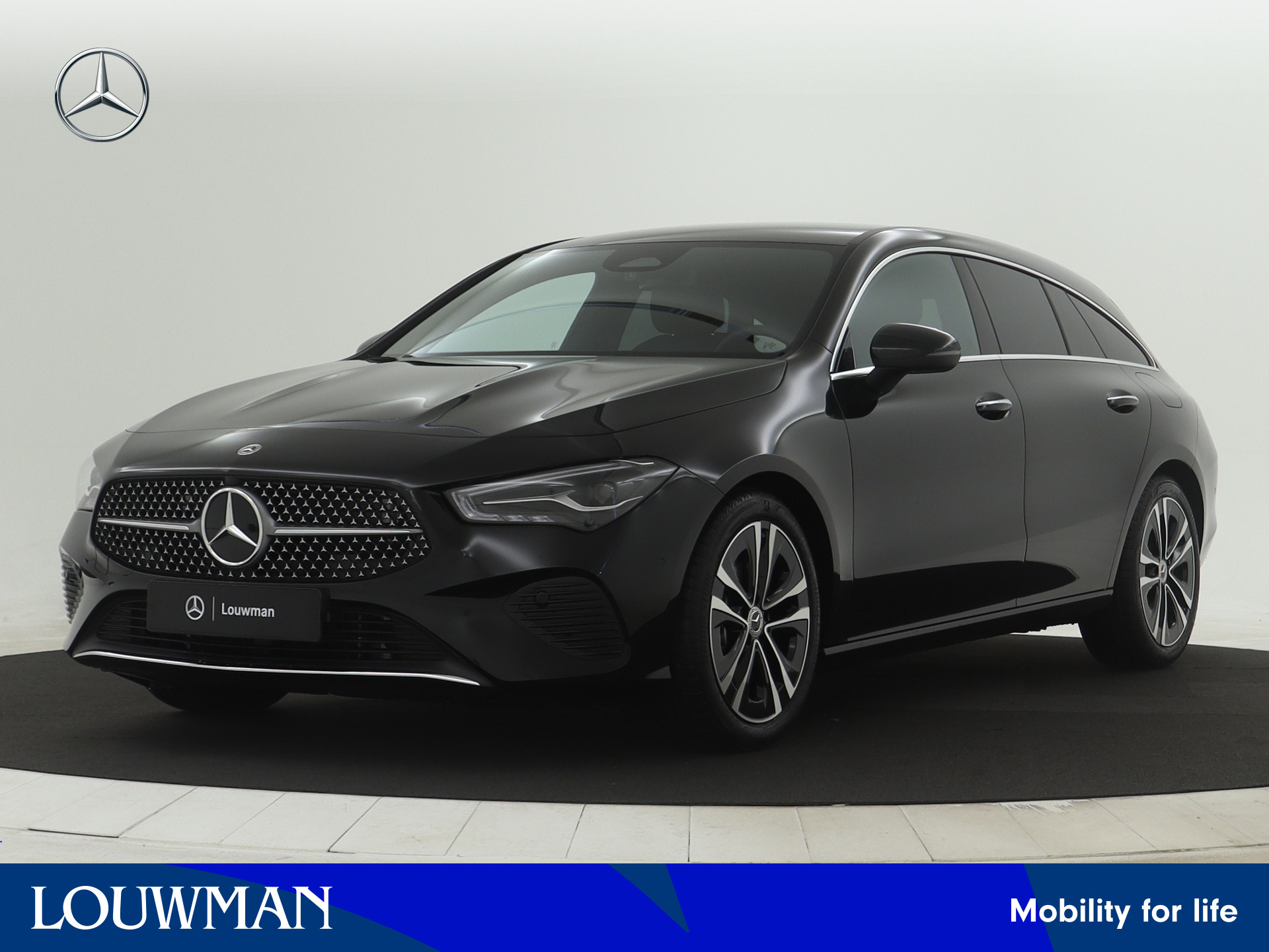 Mercedes-Benz CLA-Klasse Shooting Brake 180 Star Edition Luxury Line | Trekhaak | USB pakket plus | Sfeerverlichting | Verwarmde stoelen vooraan | Parkeerpakket met achteruitrijcamera | KEYLESS GO-comfortpakket | Draadloos oplaadsysteem voor smartphone |