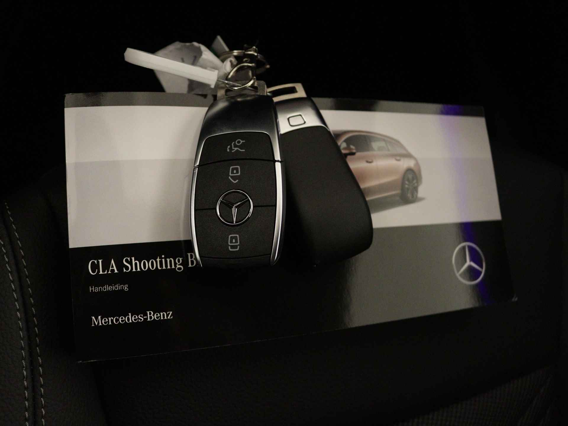 Mercedes-Benz CLA-Klasse Shooting Brake 180 Star Edition Luxury Line | Trekhaak | USB pakket plus | Sfeerverlichting | Verwarmde stoelen vooraan | Parkeerpakket met achteruitrijcamera | KEYLESS GO-comfortpakket | Draadloos oplaadsysteem voor smartphone | - 12/39