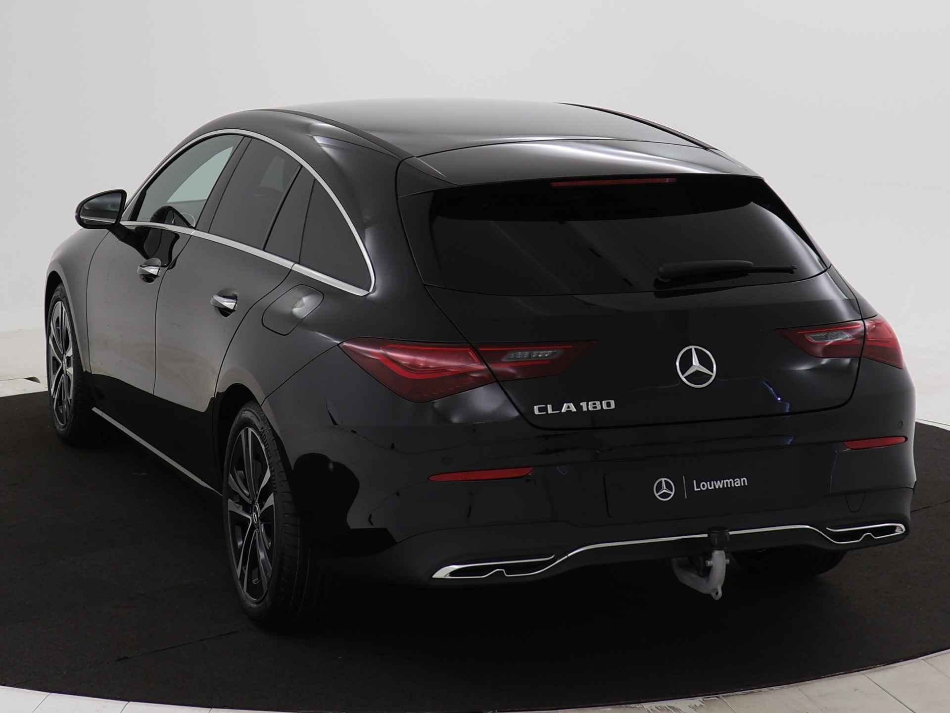 Mercedes-Benz CLA-Klasse Shooting Brake 180 Star Edition Luxury Line | Trekhaak | USB pakket plus | Sfeerverlichting | Verwarmde stoelen vooraan | Parkeerpakket met achteruitrijcamera | KEYLESS GO-comfortpakket | Draadloos oplaadsysteem voor smartphone | - 14/39