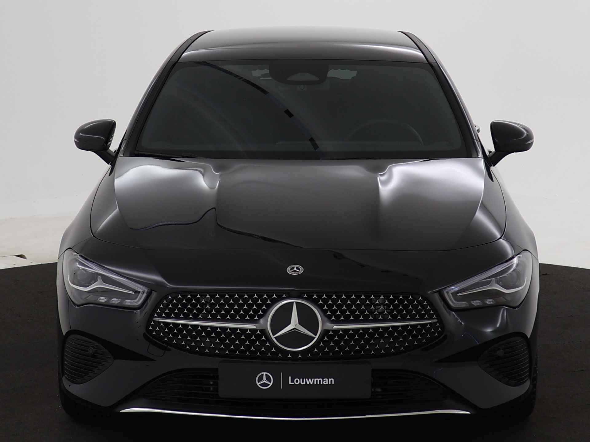 Mercedes-Benz CLA-Klasse Shooting Brake 180 Star Edition Luxury Line | Trekhaak | USB pakket plus | Sfeerverlichting | Verwarmde stoelen vooraan | Parkeerpakket met achteruitrijcamera | KEYLESS GO-comfortpakket | Draadloos oplaadsysteem voor smartphone | - 23/39