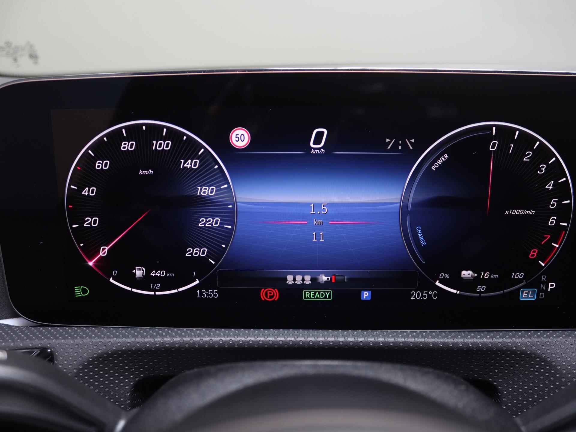 Mercedes-Benz A-klasse 250 e | AMG Line | Premium Pakket | Panorama-schuifdak | 19" AMG-velgen | Nightpakket | Mulitbeam LED | Sfeerverlichting | Stoelverwarming | Achteruitrijcamera | - 16/21