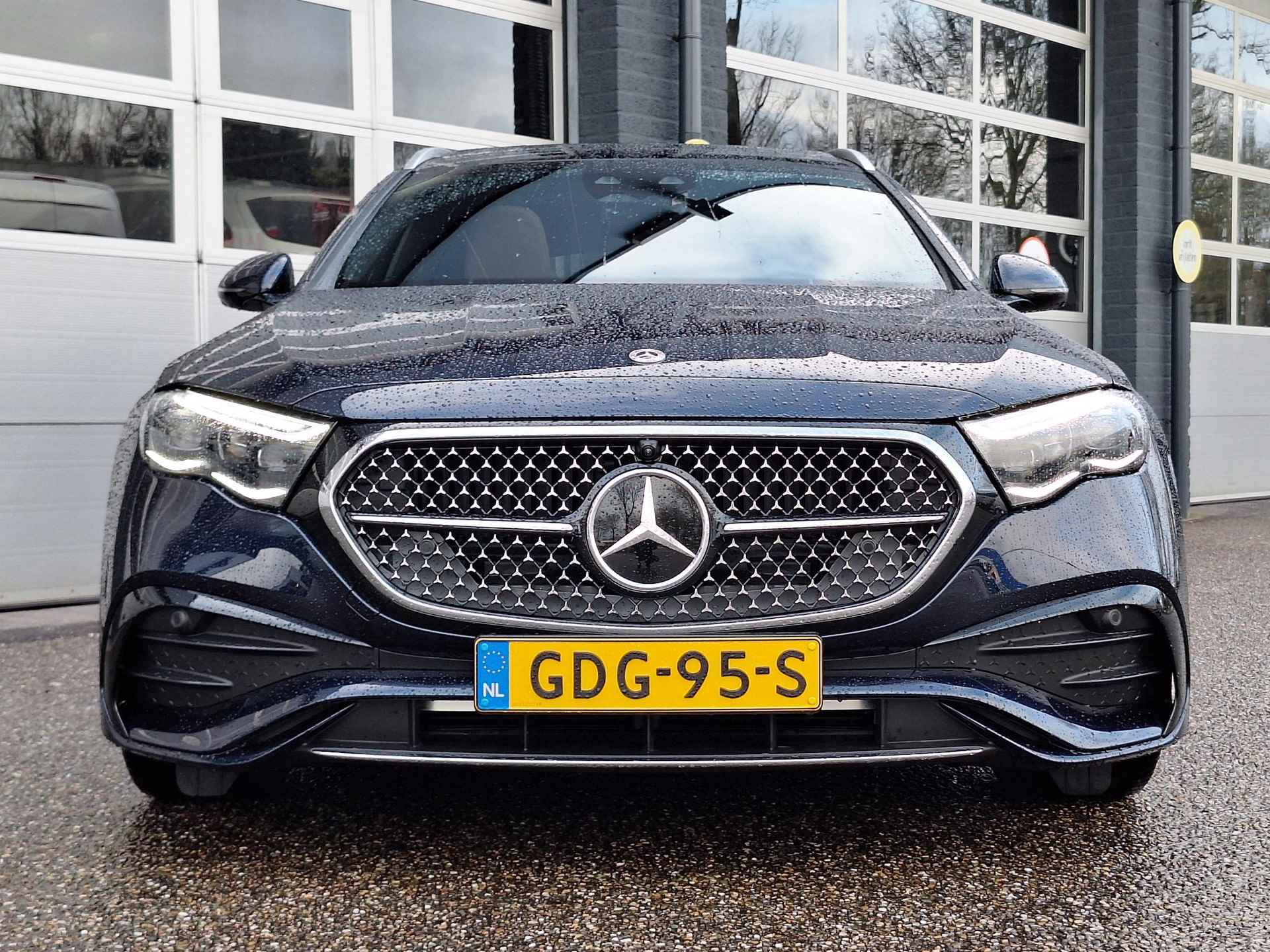 Mercedes-Benz E Estate 300 e AMG Line | Nappa Leder Bruin | Premium Pakket | Rijassistentiepakket Plus | Panoramadak | MBUX Superscreen | Burmester 4D Surround Sound | 360° Camera | Apple CarPlay | Android Auto | Elektrisch Verstelbare Voorstoelen + Memory | Showmodel - 39/49