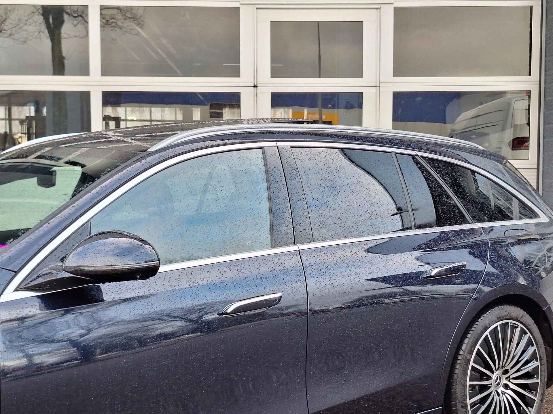 Mercedes-Benz E Estate 300 e AMG Line | Nappa Leder Bruin | Premium Pakket | Rijassistentiepakket Plus | Panoramadak | MBUX Superscreen | Burmester 4D Surround Sound | 360° Camera | Apple CarPlay | Android Auto | Elektrisch Verstelbare Voorstoelen + Memory | Showmodel - 46/49