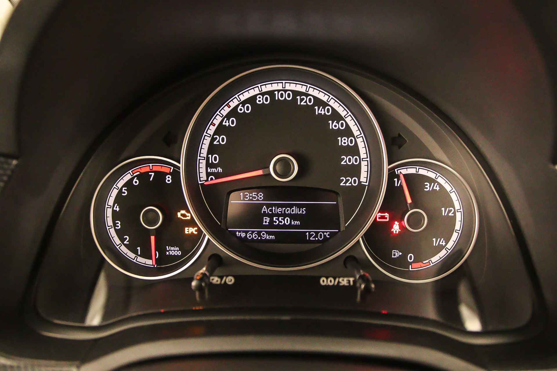 Volkswagen up! Move Up 1.0 MPI 65pk Airco, DAB, Bluetooth, Radio, Elektrische ramen voor, LED dagrijverlichting - 11/31