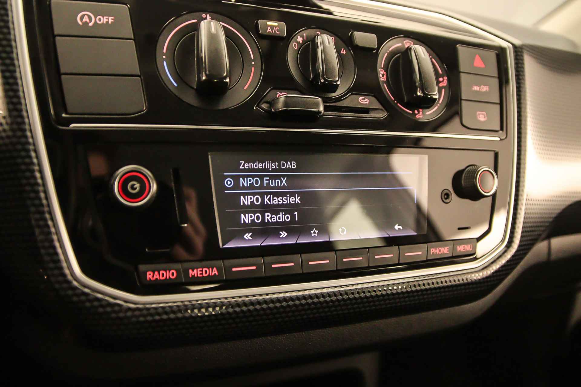 Volkswagen up! Move Up 1.0 MPI 65pk Airco, DAB, Bluetooth, Radio, Elektrische ramen voor, LED dagrijverlichting - 17/31