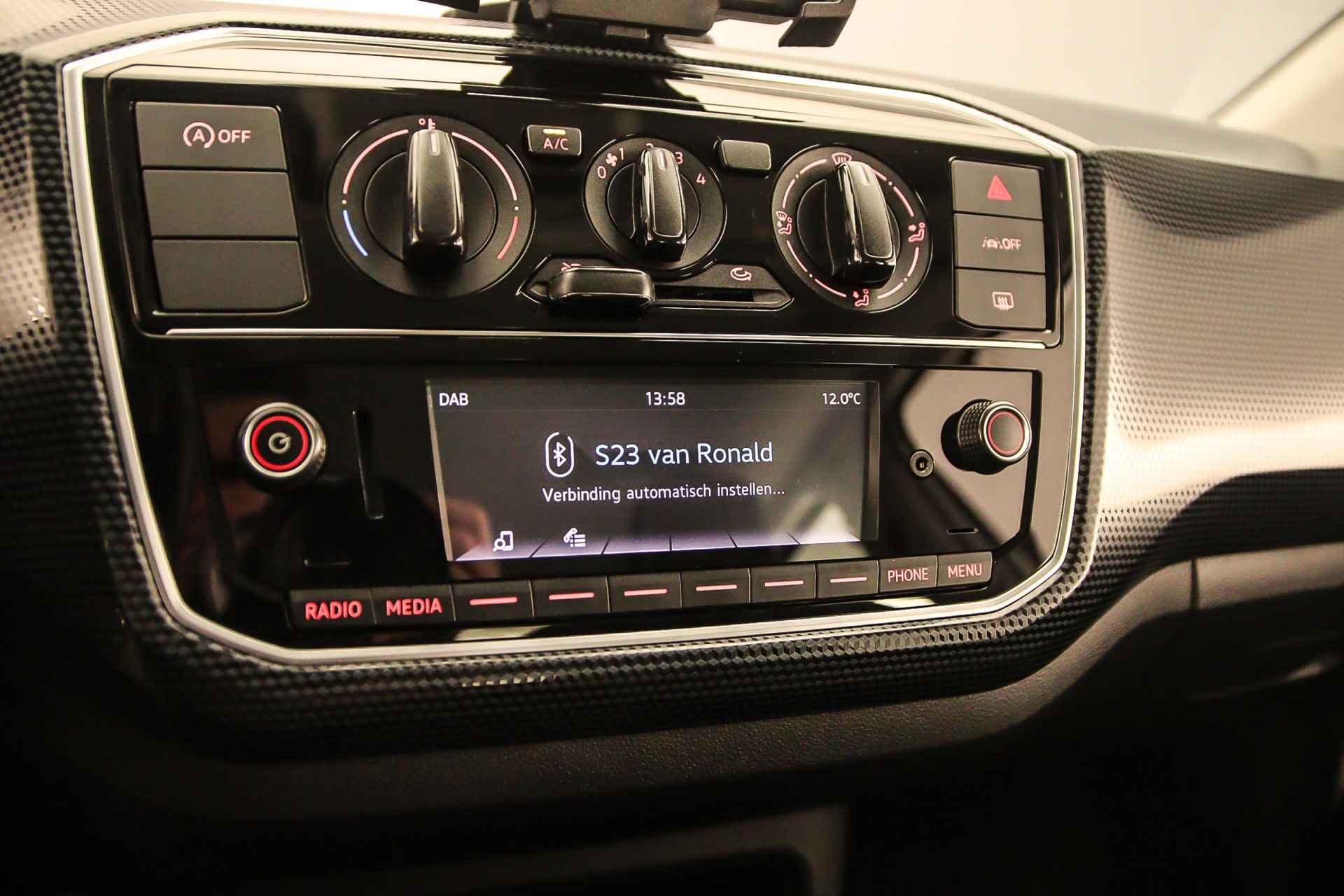 Volkswagen up! Move Up 1.0 MPI 65pk Airco, DAB, Bluetooth, Radio, Elektrische ramen voor, LED dagrijverlichting - 19/31