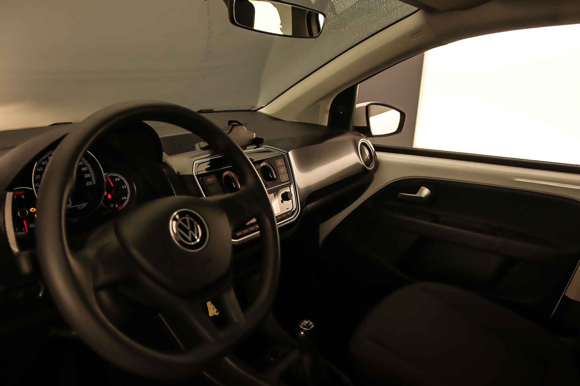 Volkswagen up! Move Up 1.0 MPI 65pk Airco, DAB, Bluetooth, Radio, Elektrische ramen voor, LED dagrijverlichting - 22/31