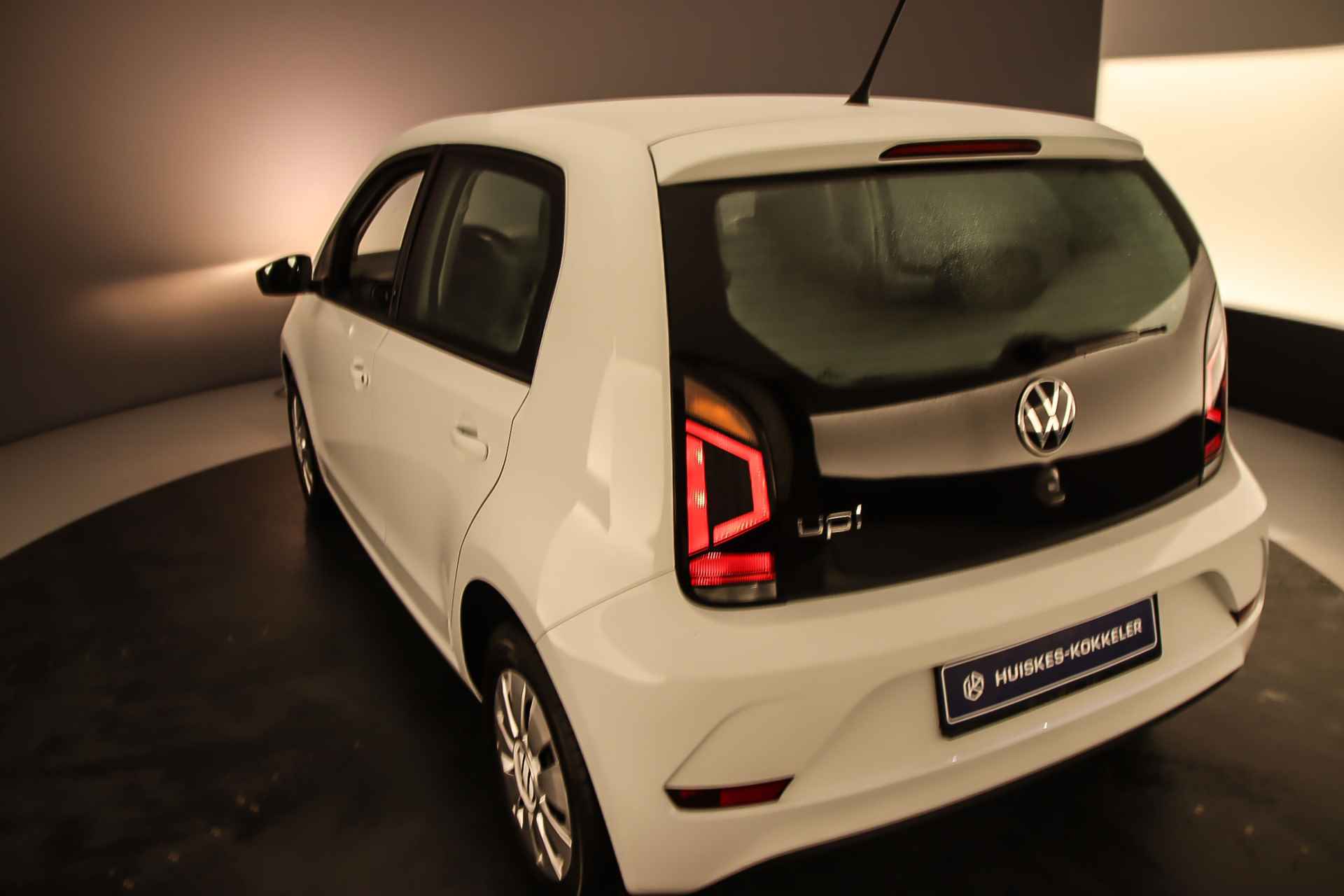 Volkswagen up! Move Up 1.0 MPI 65pk Airco, DAB, Bluetooth, Radio, Elektrische ramen voor, LED dagrijverlichting - 25/31