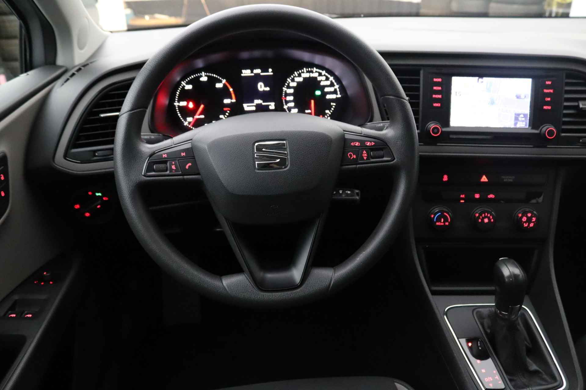 SEAT León ST 1.6 TDI Style | Parkeersensoren | Airconditioning | Cruise control | Navigatie - 12/30