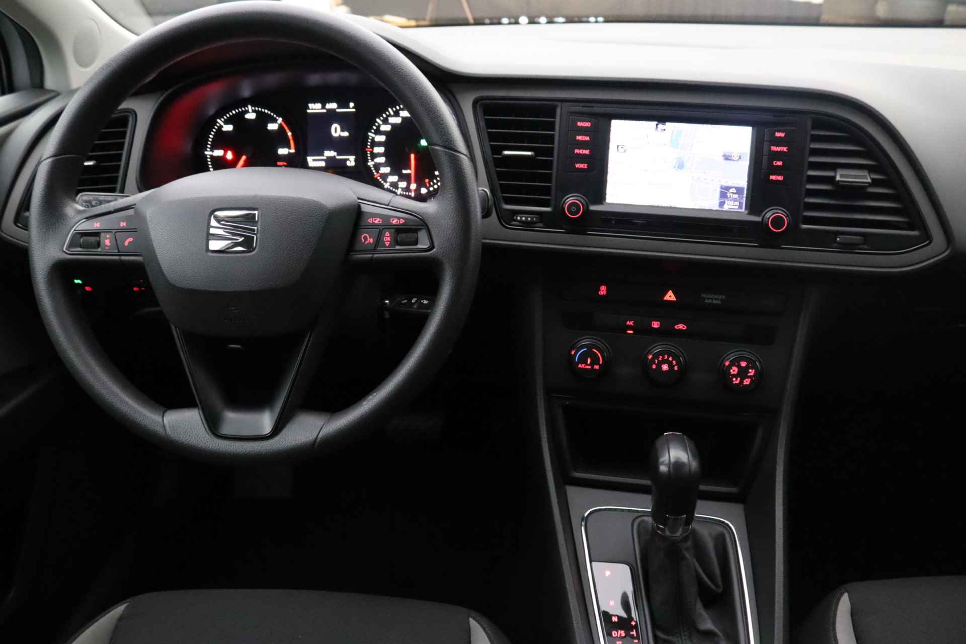 SEAT León ST 1.6 TDI Style | Parkeersensoren | Airconditioning | Cruise control | Navigatie - 13/30