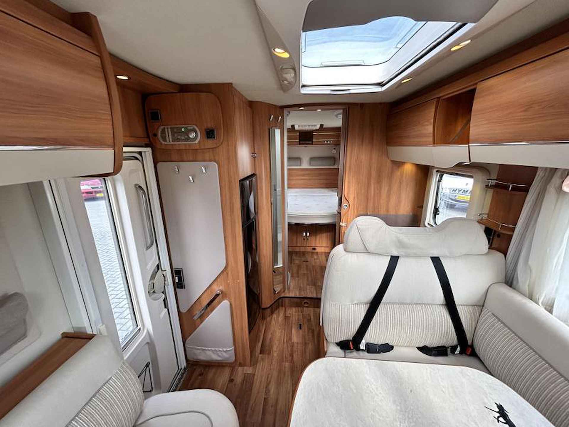 Hymer T698 CL  queensbed/level/2xAirco - 8/24