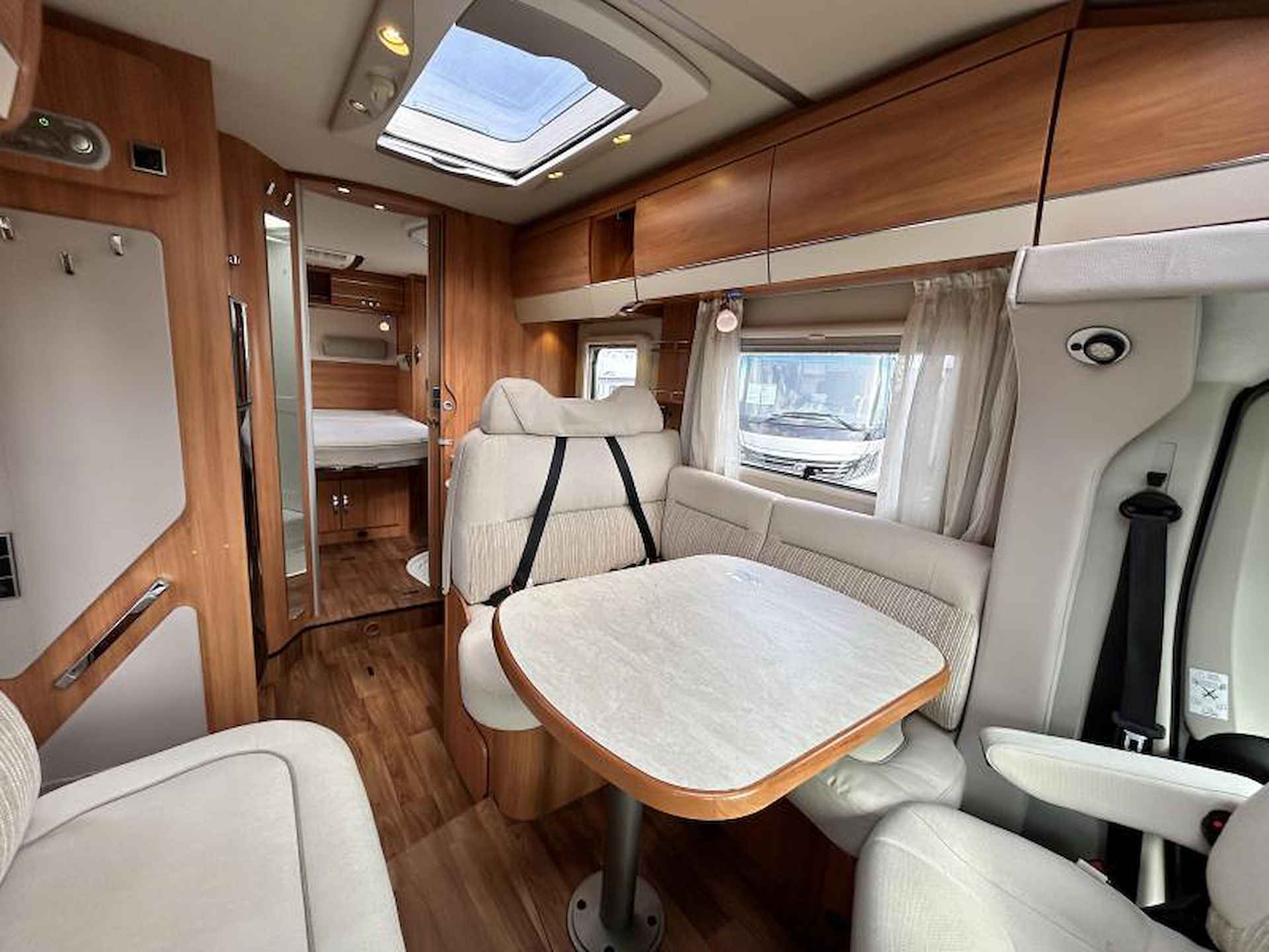 Hymer T698 CL  queensbed/level/2xAirco - 17/24