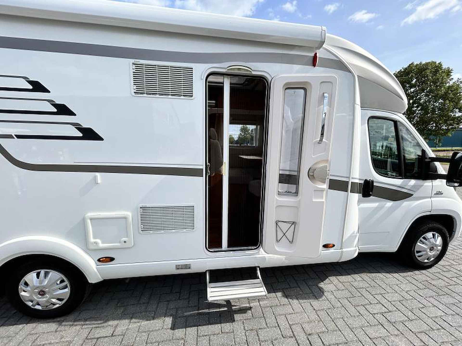 Hymer T698 CL  queensbed/level/2xAirco - 22/24