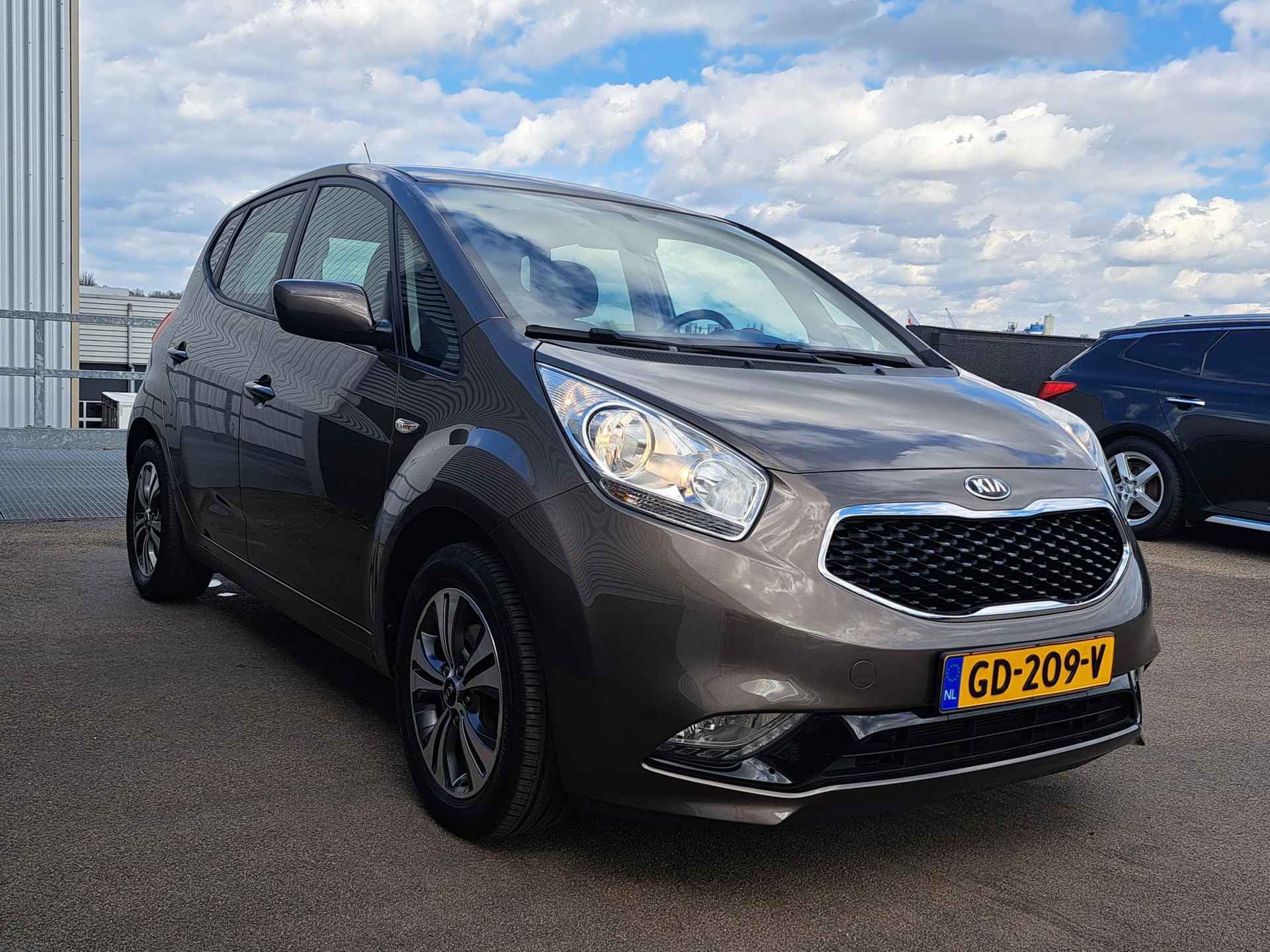 Kia Venga 1.4 CVVT First Edition | Dealer onderhouden | Nieuw geleverd | Full map navigatie | Achteruitrijcamera | Climate control | Cruise control | 16" lm velgen | - 6/47