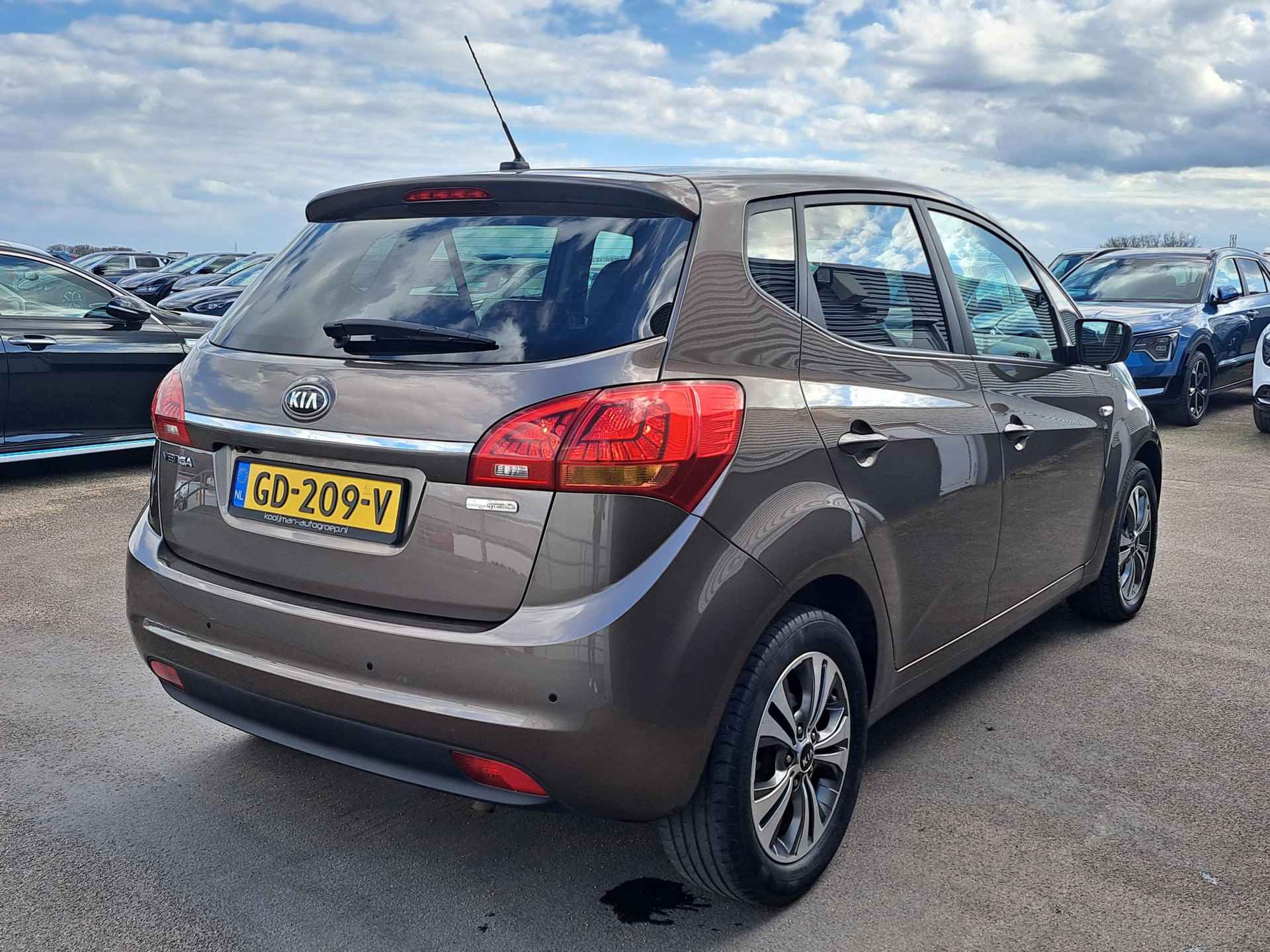 Kia Venga 1.4 CVVT First Edition | Dealer onderhouden | Nieuw geleverd | Full map navigatie | Achteruitrijcamera | Climate control | Cruise control | 16" lm velgen | - 8/47