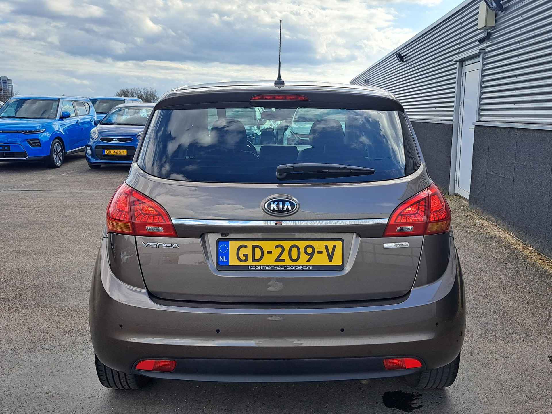 Kia Venga 1.4 CVVT First Edition | Dealer onderhouden | Nieuw geleverd | Full map navigatie | Achteruitrijcamera | Climate control | Cruise control | 16" lm velgen | - 9/47