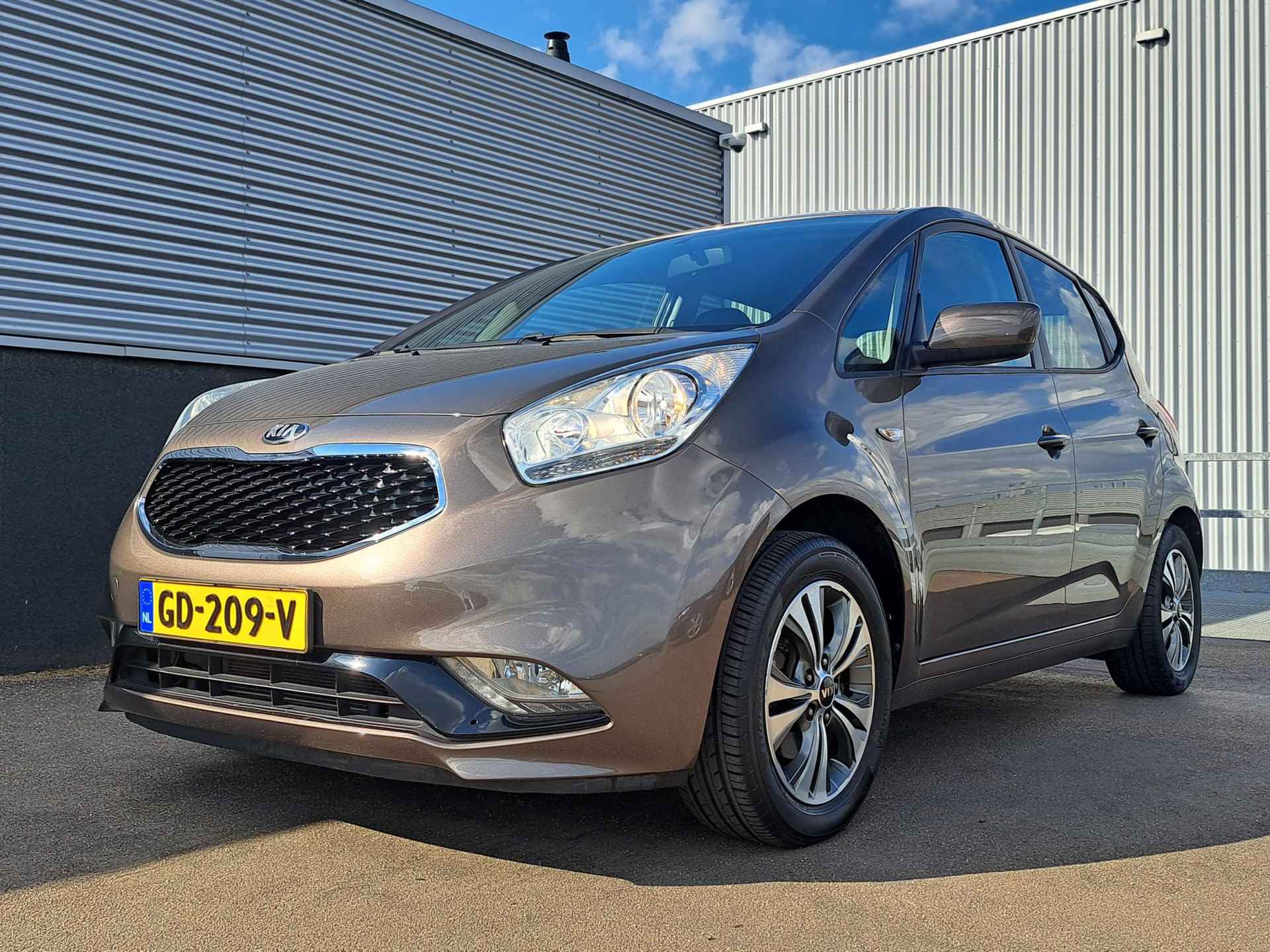 Kia Venga 1.4 CVVT First Edition | Dealer onderhouden | Nieuw geleverd | Full map navigatie | Achteruitrijcamera | Climate control | Cruise control | 16" lm velgen | - 42/47