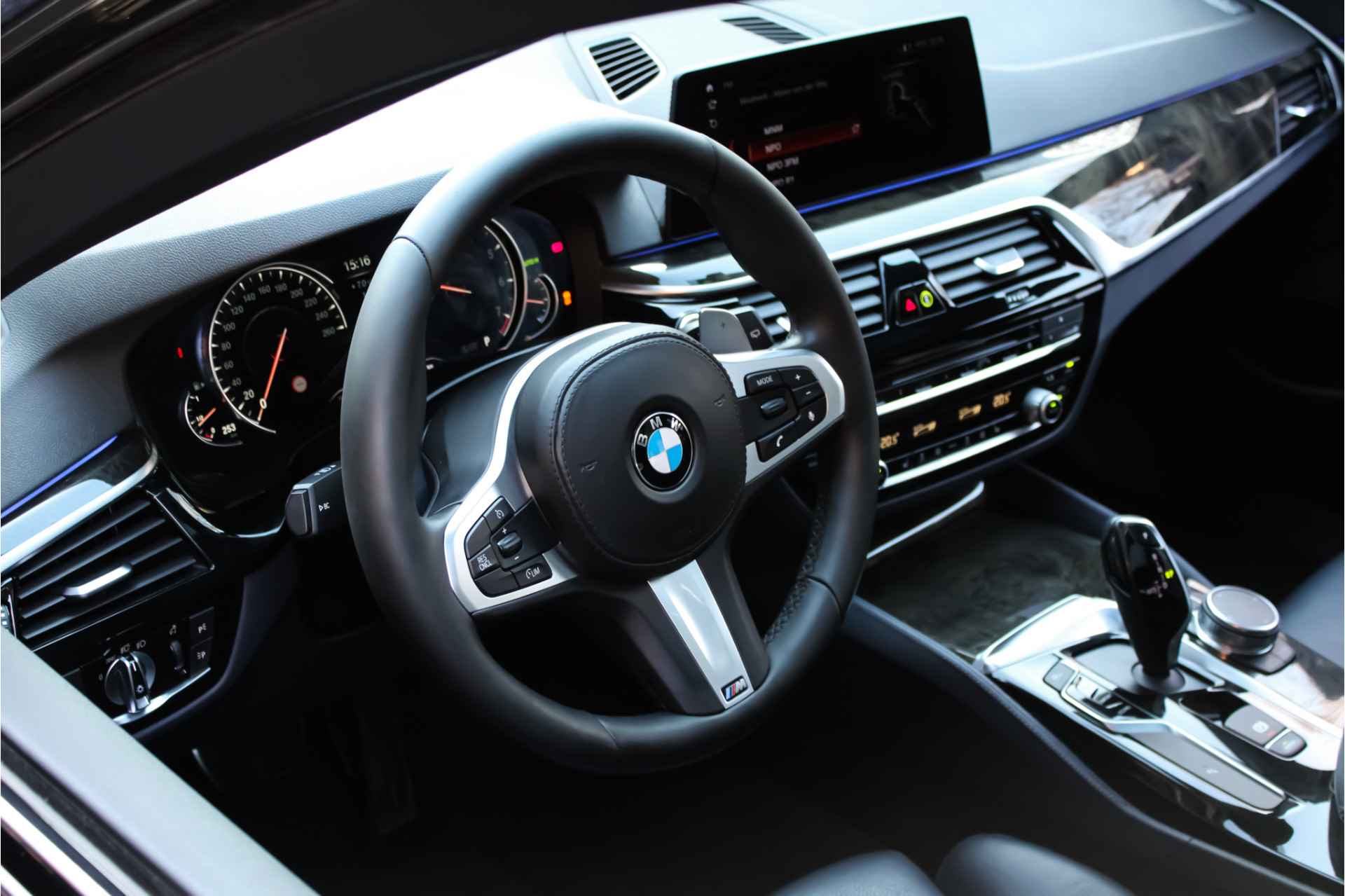 BMW 5 Serie Touring 520i High M-Sport | Pano | H&K | Display Key - 2/30