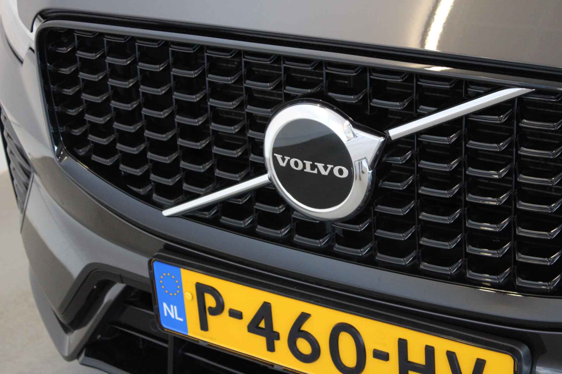 Volvo XC60 B5 250PK R-Design | Panoramadak | Achterb Verw | Head Up | Trekhaak | 4 Zone Climate | Power Seats - 48/70