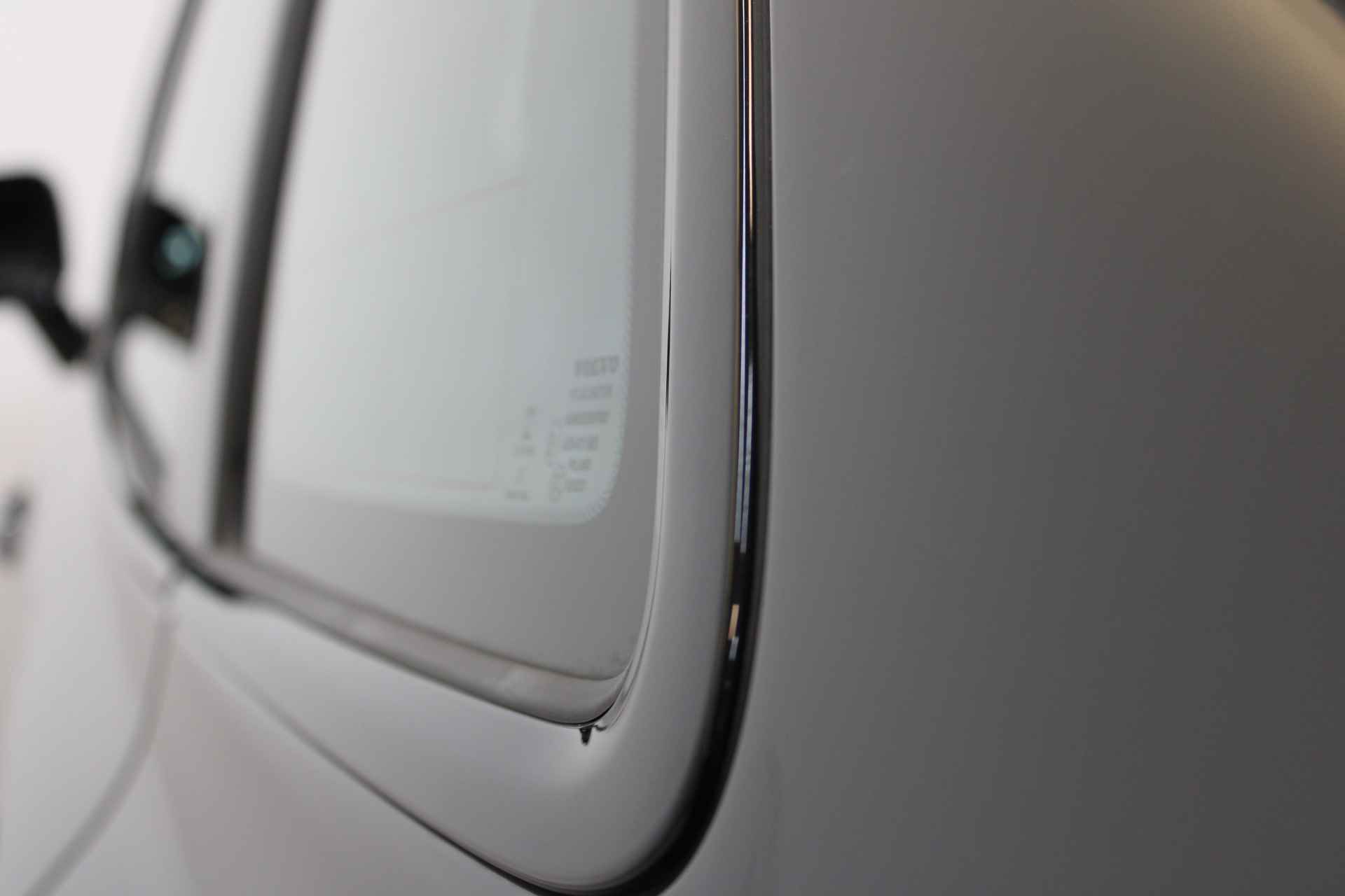 Volvo XC60 B5 250PK R-Design | Panoramadak | Achterb Verw | Head Up | Trekhaak | 4 Zone Climate | Power Seats - 60/70