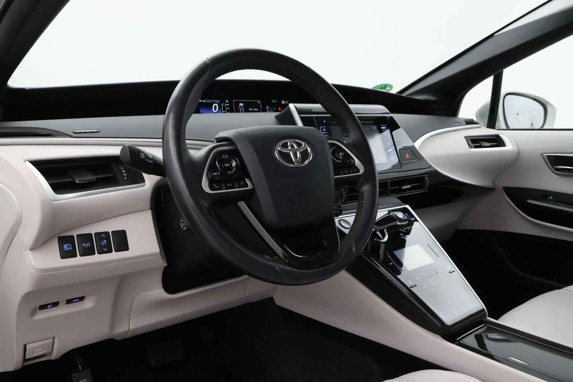 Toyota Mirai FCV Executive | Leder | Navigatie | JBL - 2/45