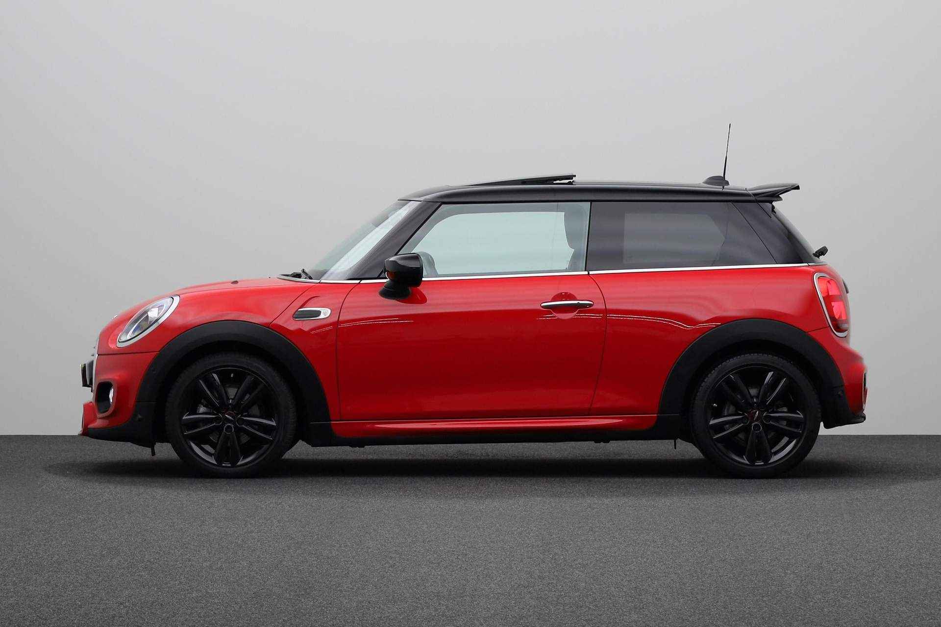 MINI 3-deurs 1.5 Cooper Classic | Panorama Dak | Head Up Display | Harman Kardon | - 12/26