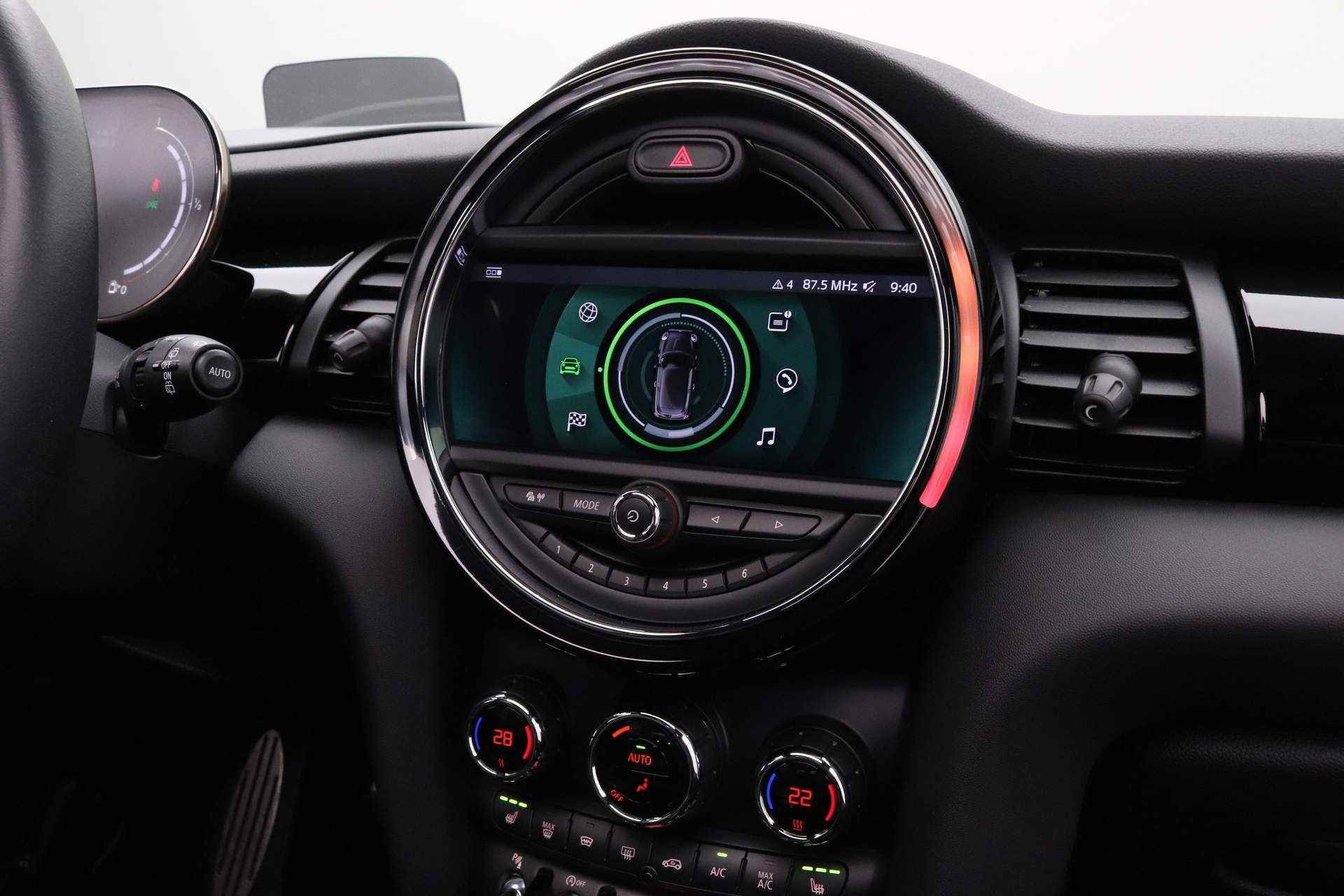 MINI 3-deurs 1.5 Cooper Classic | Panorama Dak | Head Up Display | Harman Kardon | - 20/26