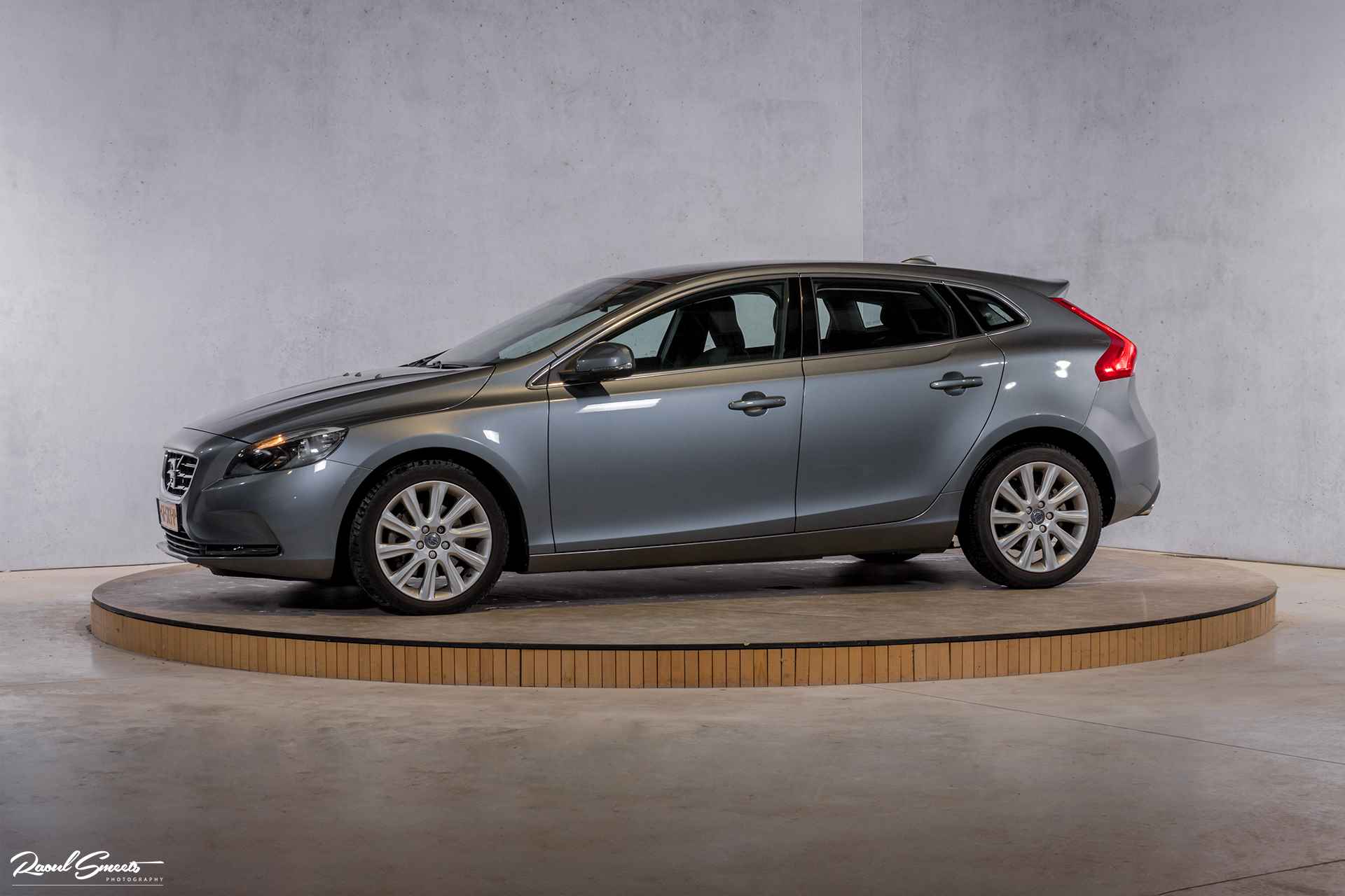 Volvo V40 2.0 T3 Momentum - 2/46