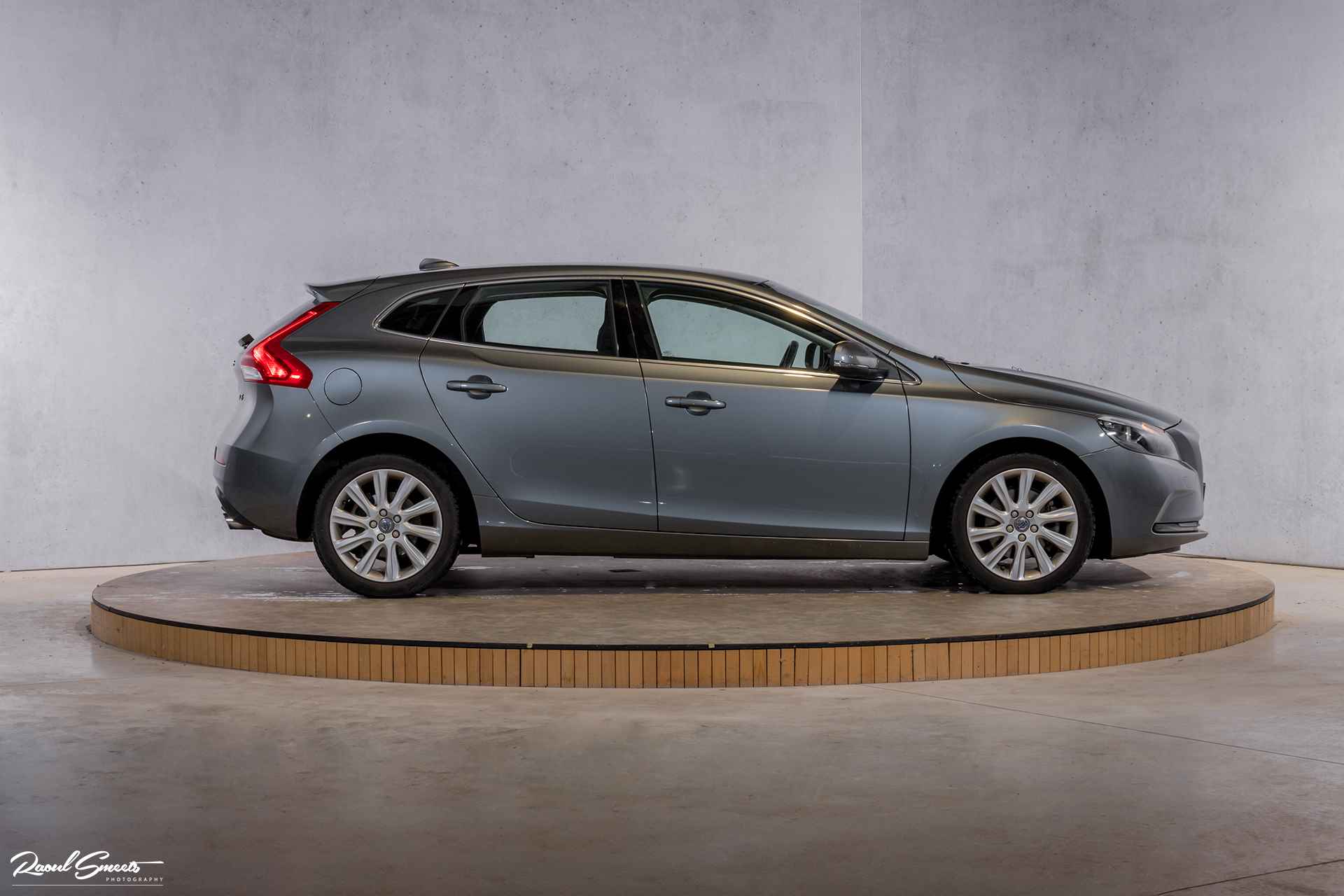 Volvo V40 2.0 T3 Momentum - 5/46