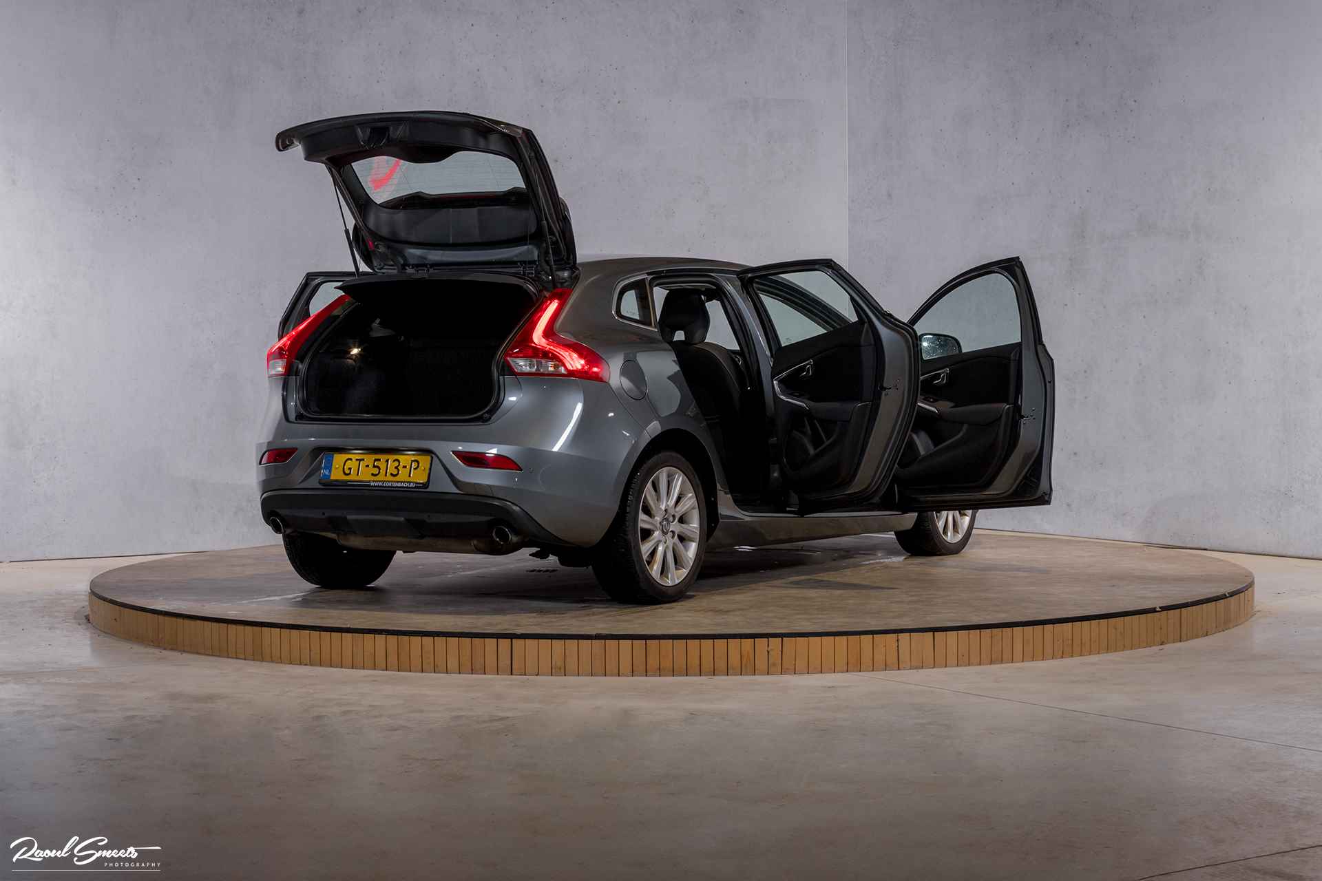 Volvo V40 2.0 T3 Momentum - 9/46