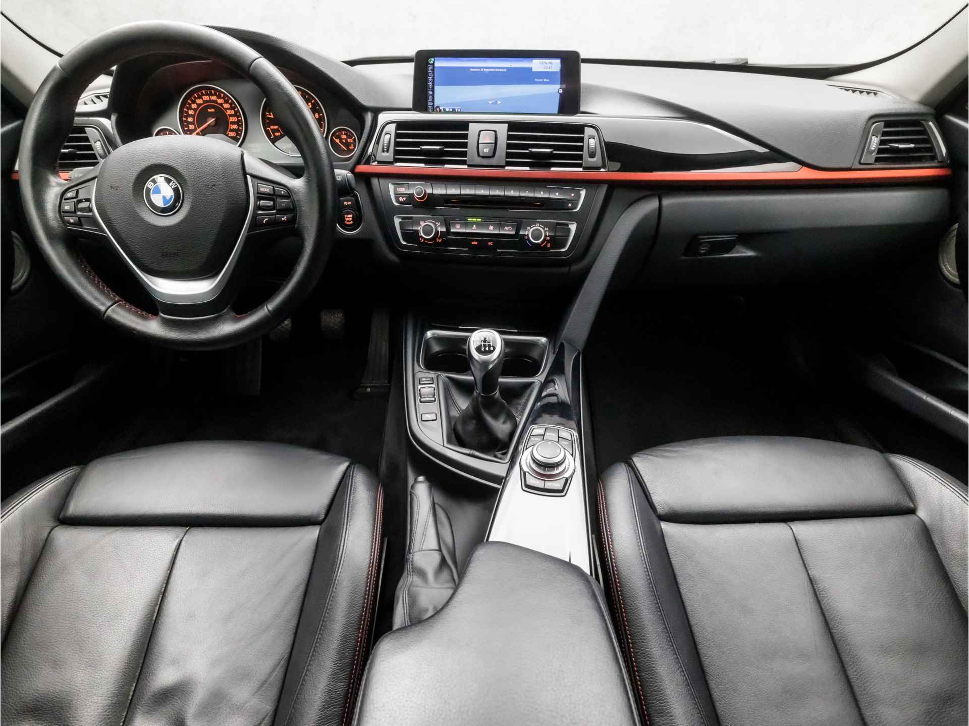 BMW 3-serie 320i Sportline 170Pk (SCHUIFDAK, GROOT NAVI, HARMAN/KARDON, CRUISE, GETINT GLAS, LEDEREN SPORTSTOELEN, CRUISE, XENON, NIEUWSTAAT) - 6/35