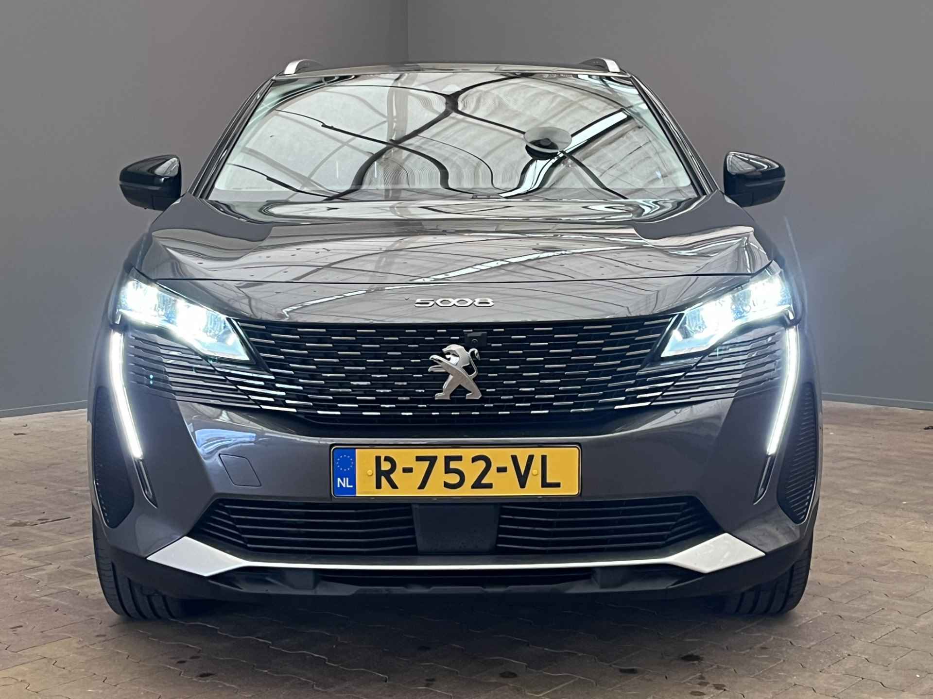Peugeot 5008 1.2 130PK Allure Pack | Navigatie | 7 Persoons | Camera | 18'' Lichtmetaal | LED | Carplay | Clima | Cruise | Lder\Stof | Bluetooth | Getint glas | 2022! 11.500Km! | Touchscreen | Digitaal Display - 10/45