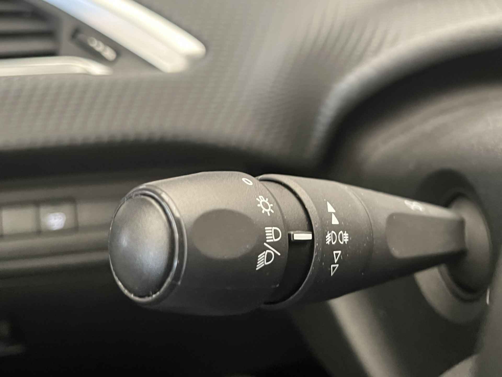 Peugeot 5008 1.2 130PK Allure Pack | Navigatie | 7 Persoons | Camera | 18'' Lichtmetaal | LED | Carplay | Clima | Cruise | Lder\Stof | Bluetooth | Getint glas | 2022! 11.500Km! | Touchscreen | Digitaal Display - 12/45