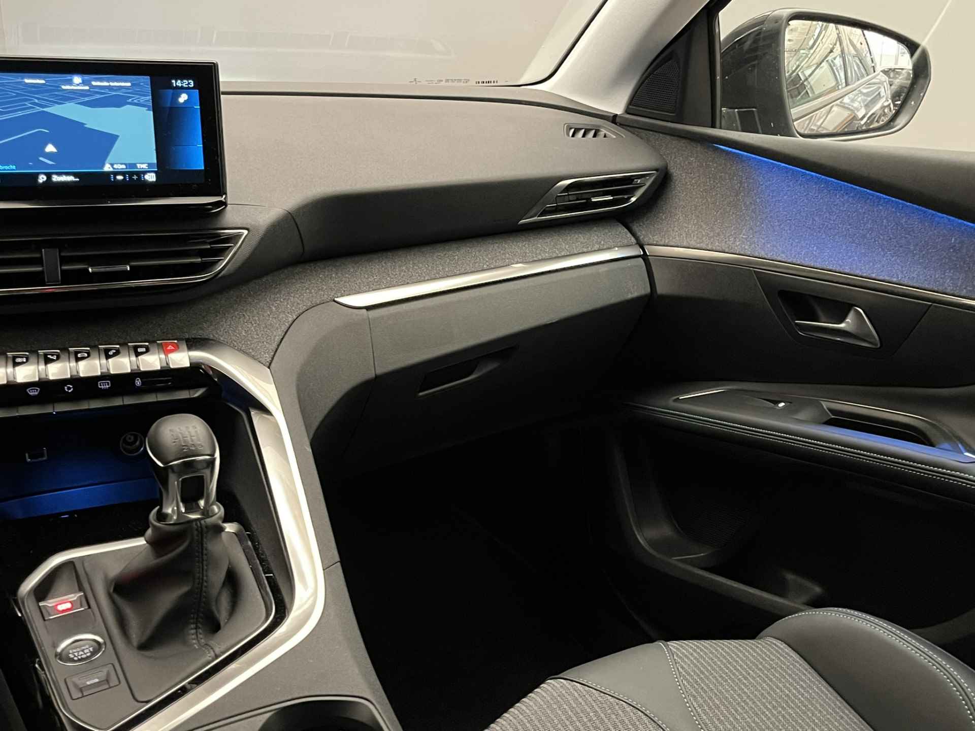 Peugeot 5008 1.2 130PK Allure Pack | Navigatie | 7 Persoons | Camera | 18'' Lichtmetaal | LED | Carplay | Clima | Cruise | Lder\Stof | Bluetooth | Getint glas | 2022! 11.500Km! | Touchscreen | Digitaal Display - 23/45