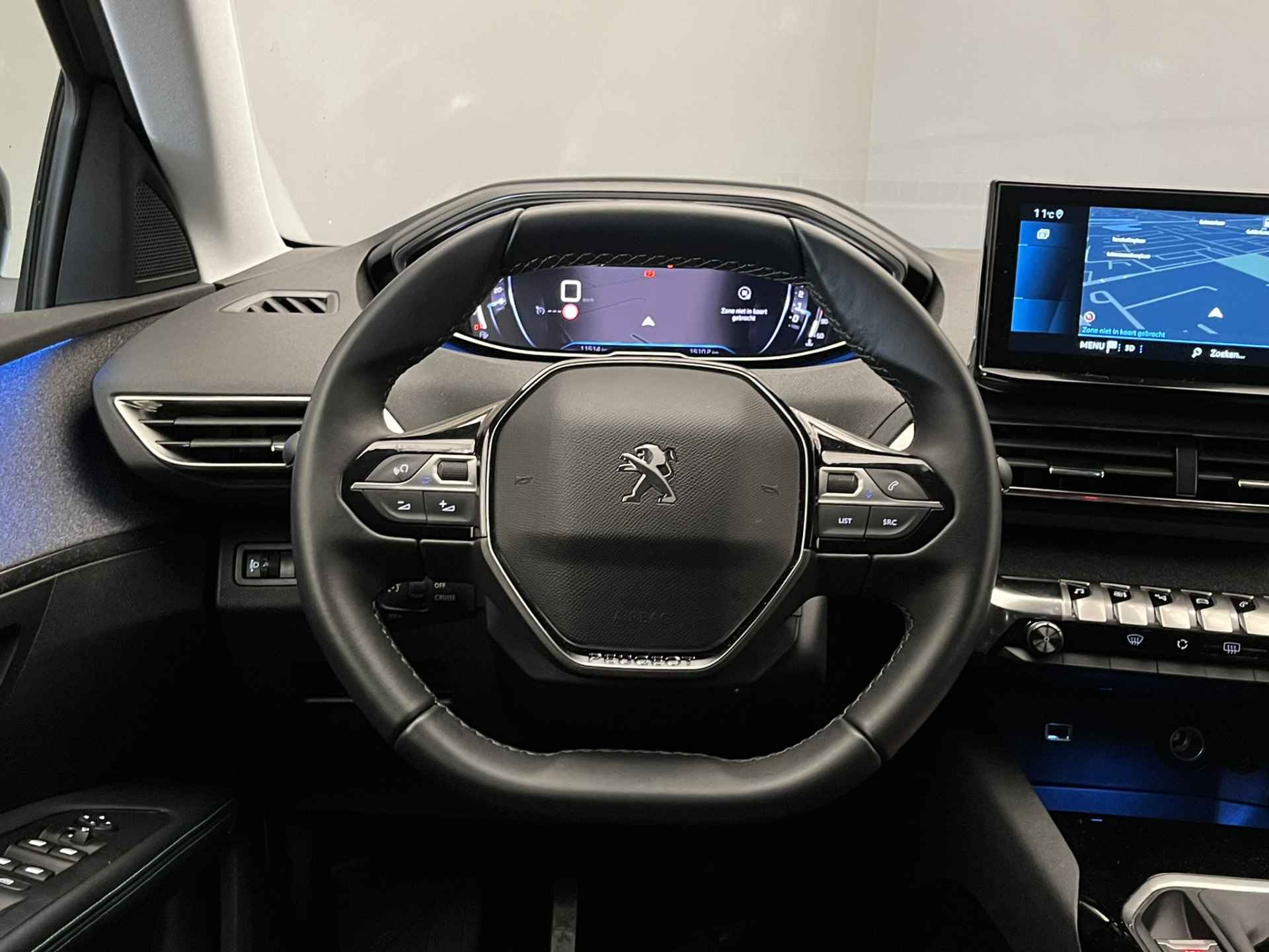 Peugeot 5008 1.2 130PK Allure Pack | Navigatie | 7 Persoons | Camera | 18'' Lichtmetaal | LED | Carplay | Clima | Cruise | Lder\Stof | Bluetooth | Getint glas | 2022! 11.500Km! | Touchscreen | Digitaal Display - 24/45