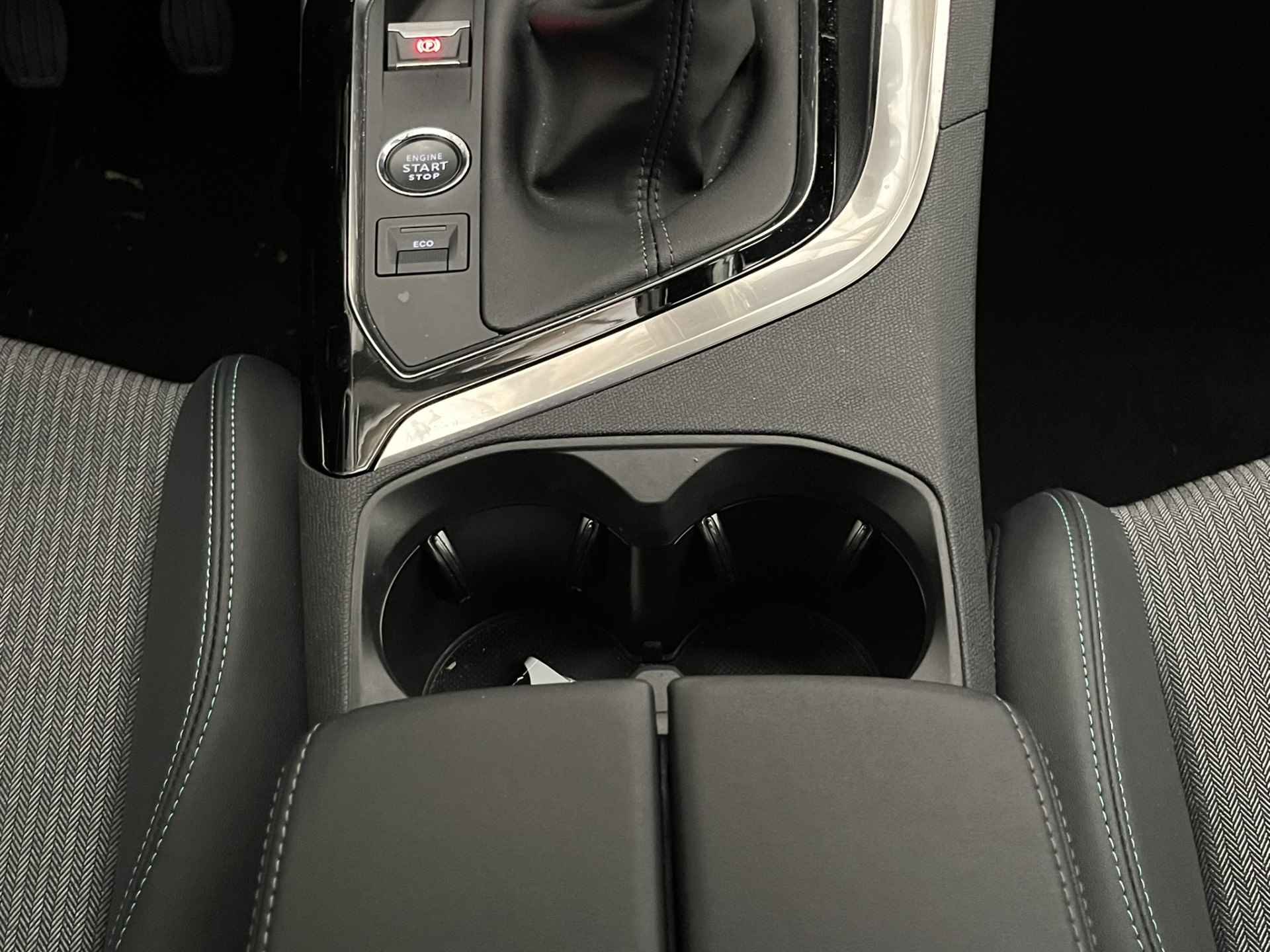 Peugeot 5008 1.2 130PK Allure Pack | Navigatie | 7 Persoons | Camera | 18'' Lichtmetaal | LED | Carplay | Clima | Cruise | Lder\Stof | Bluetooth | Getint glas | 2022! 11.500Km! | Touchscreen | Digitaal Display - 25/45