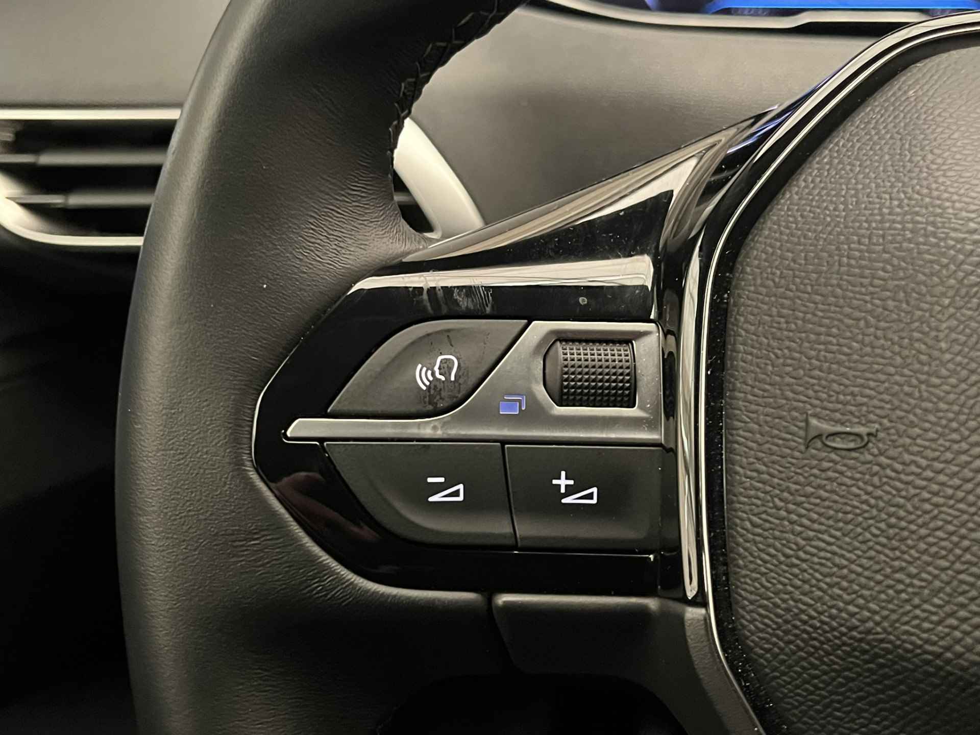 Peugeot 5008 1.2 130PK Allure Pack | Navigatie | 7 Persoons | Camera | 18'' Lichtmetaal | LED | Carplay | Clima | Cruise | Lder\Stof | Bluetooth | Getint glas | 2022! 11.500Km! | Touchscreen | Digitaal Display - 30/45