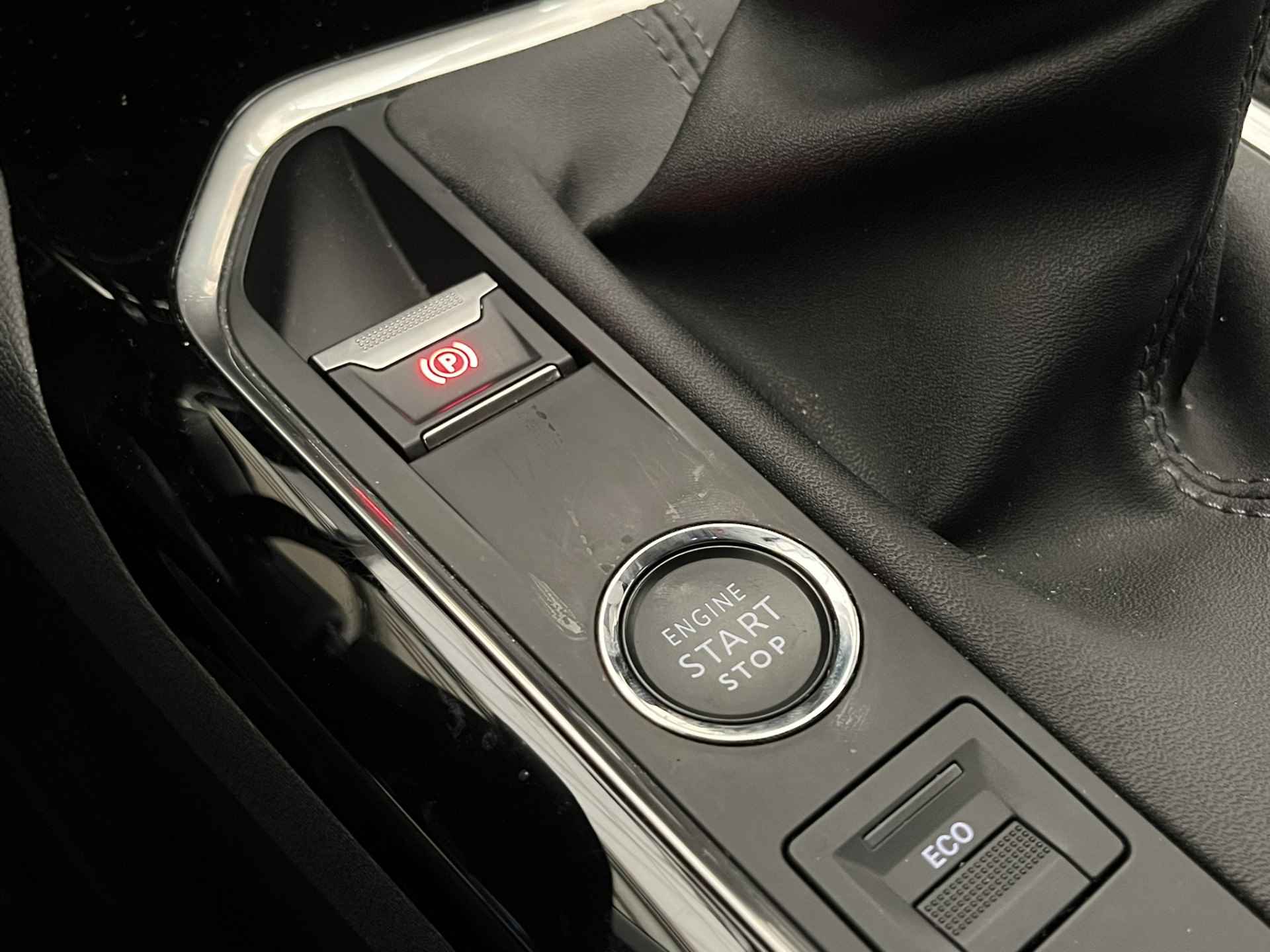 Peugeot 5008 1.2 130PK Allure Pack | Navigatie | 7 Persoons | Camera | 18'' Lichtmetaal | LED | Carplay | Clima | Cruise | Lder\Stof | Bluetooth | Getint glas | 2022! 11.500Km! | Touchscreen | Digitaal Display - 37/45